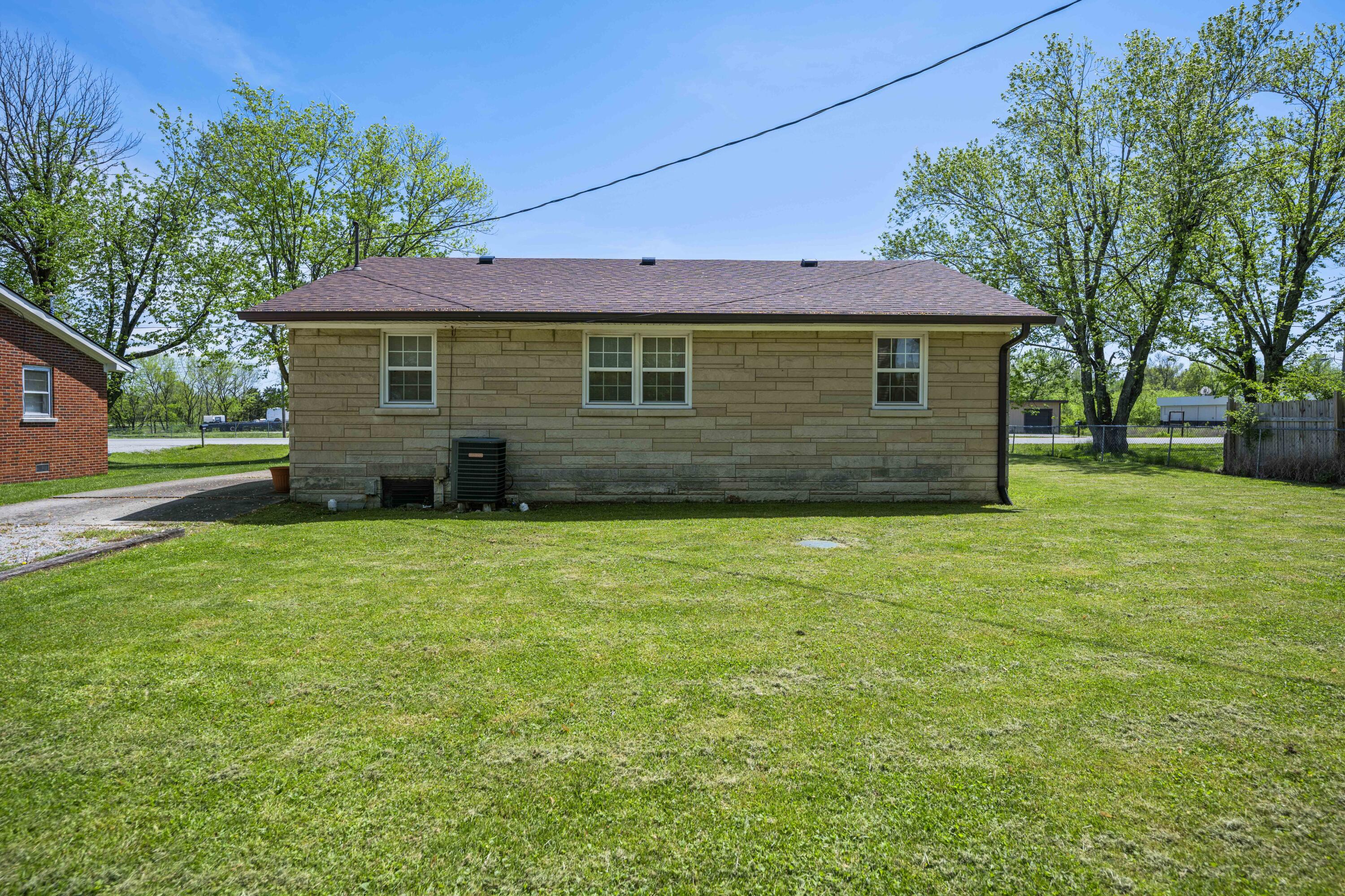 Richmond, Kentucky 40475, United States, 2 Bedrooms Bedrooms, ,1 BathroomBathrooms,Residential,Pending,119068