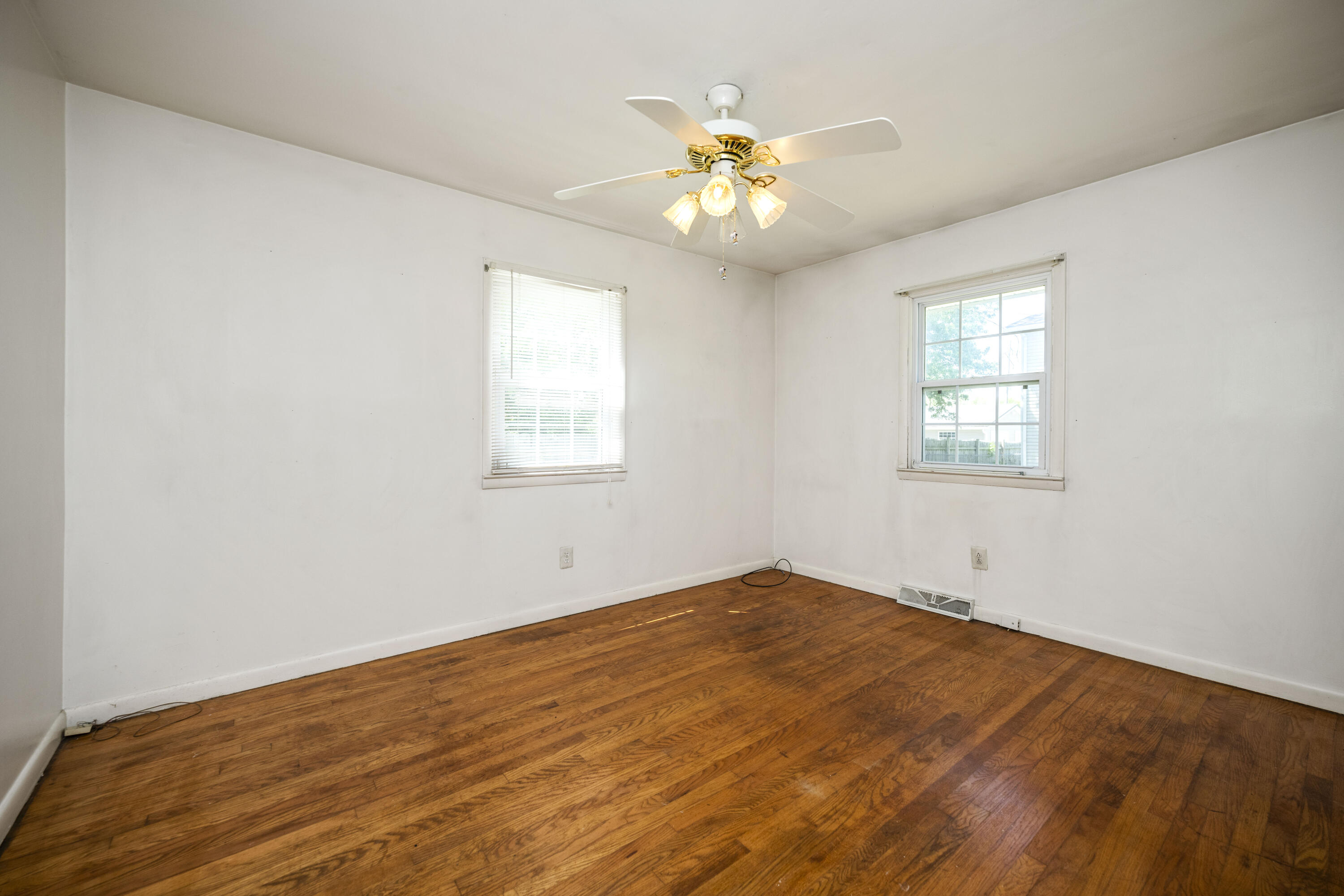 Richmond, Kentucky 40475, United States, 2 Bedrooms Bedrooms, ,1 BathroomBathrooms,Residential,Pending,119068