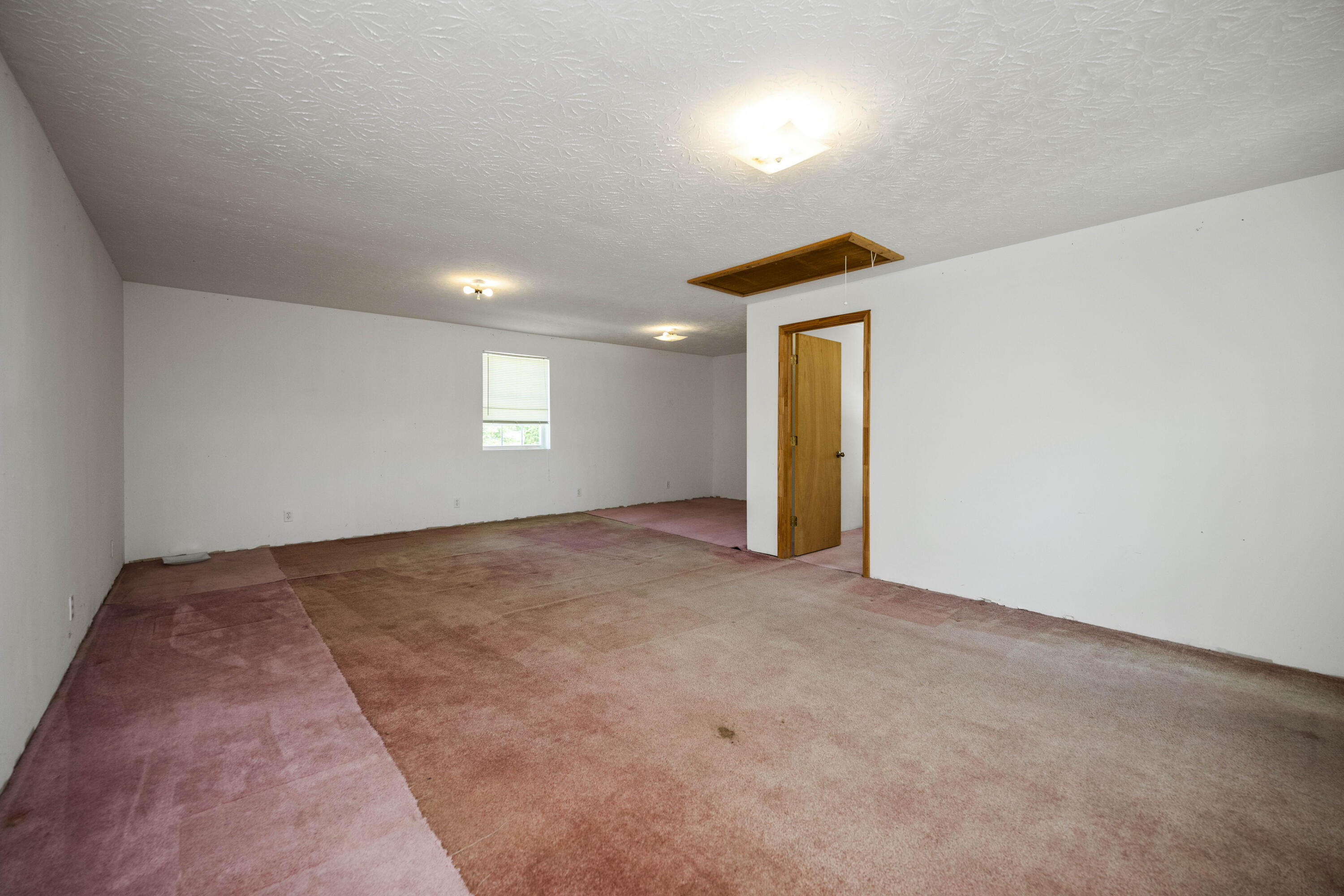 Richmond, Kentucky 40475, United States, 2 Bedrooms Bedrooms, ,1 BathroomBathrooms,Residential,Pending,119068