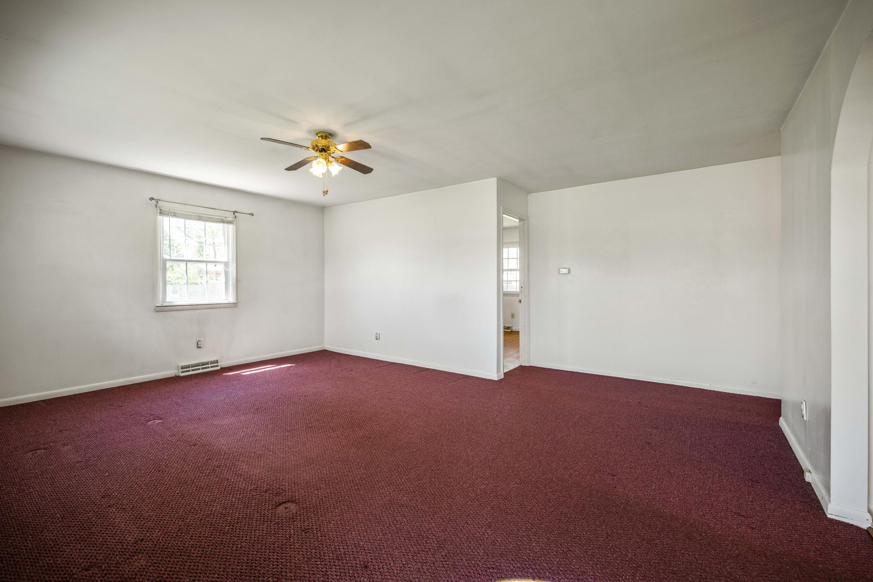 Richmond, Kentucky 40475, United States, 2 Bedrooms Bedrooms, ,1 BathroomBathrooms,Residential,Pending,119068