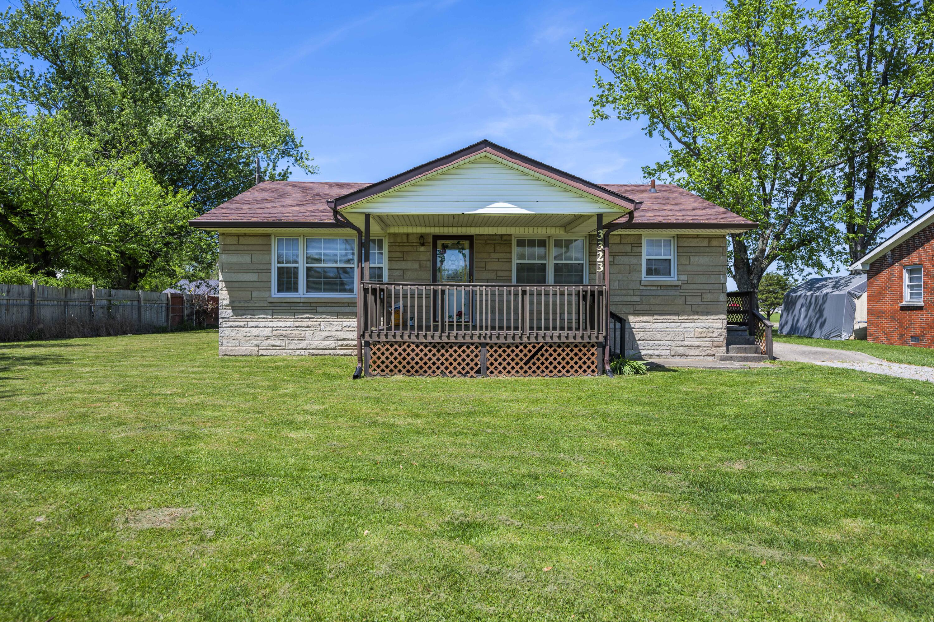 Richmond, Kentucky 40475, United States, 2 Bedrooms Bedrooms, ,1 BathroomBathrooms,Residential,Pending,119068