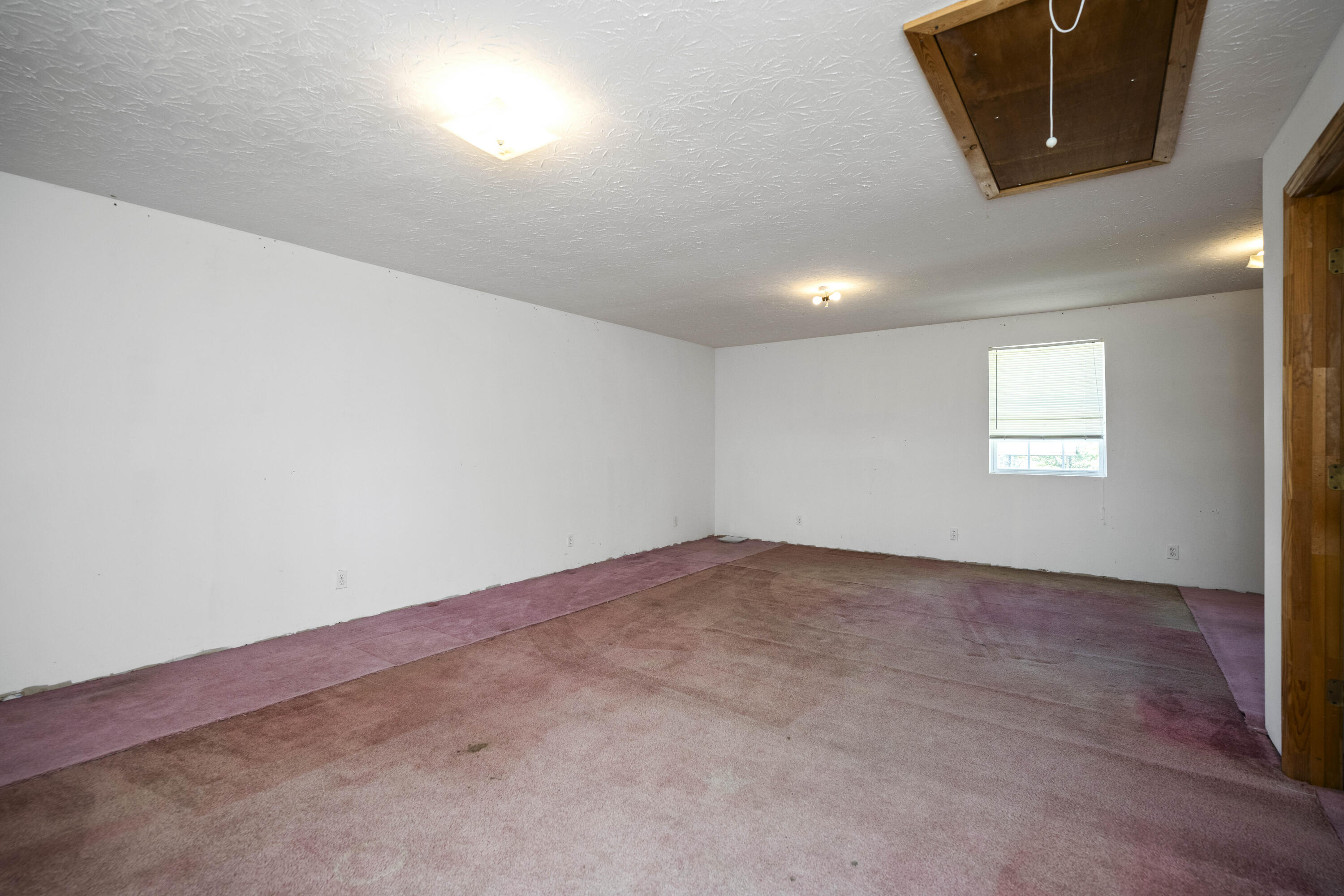 Richmond, Kentucky 40475, United States, 2 Bedrooms Bedrooms, ,1 BathroomBathrooms,Residential,Pending,119068