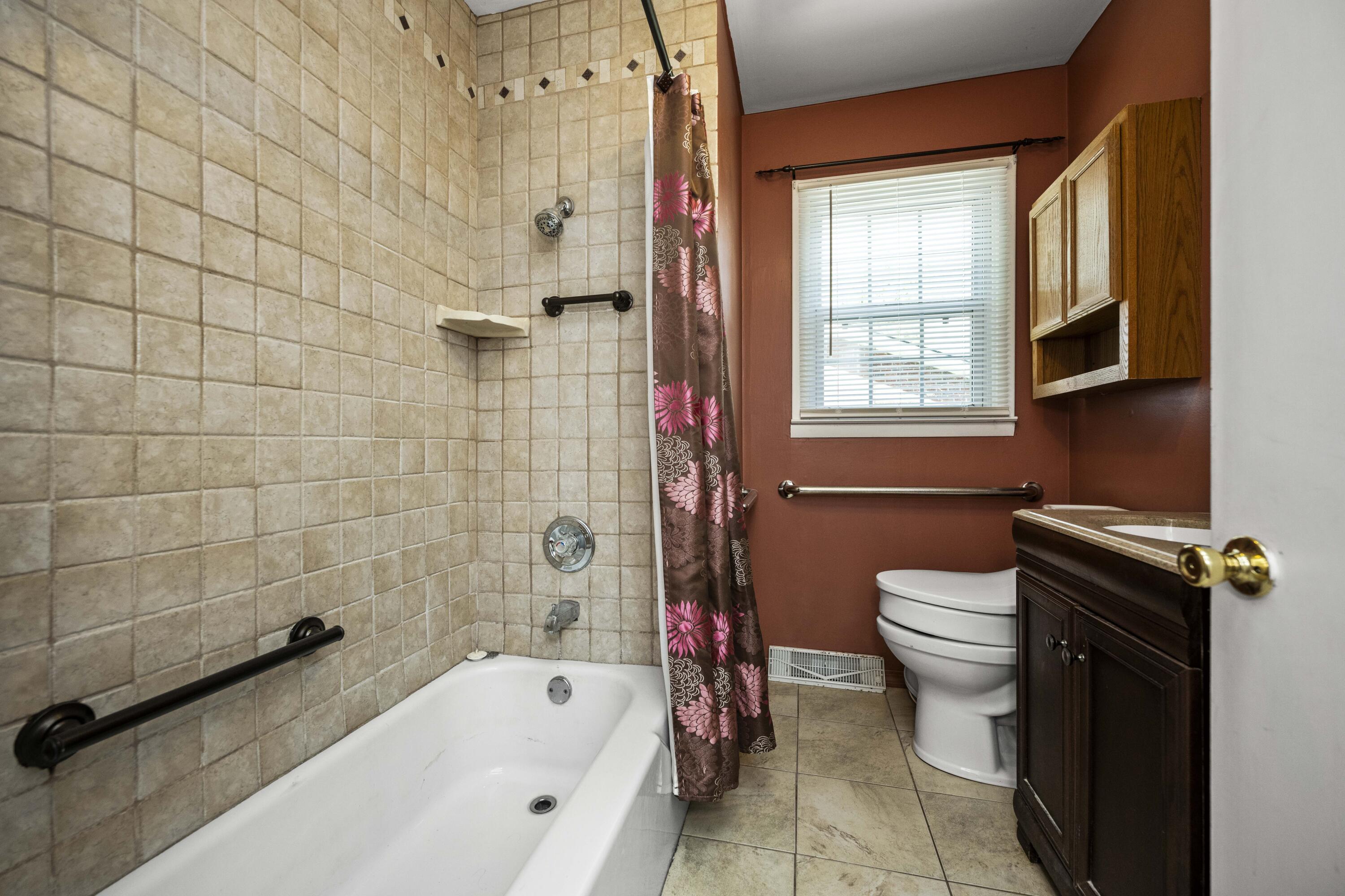 Richmond, Kentucky 40475, United States, 2 Bedrooms Bedrooms, ,1 BathroomBathrooms,Residential,Pending,119068