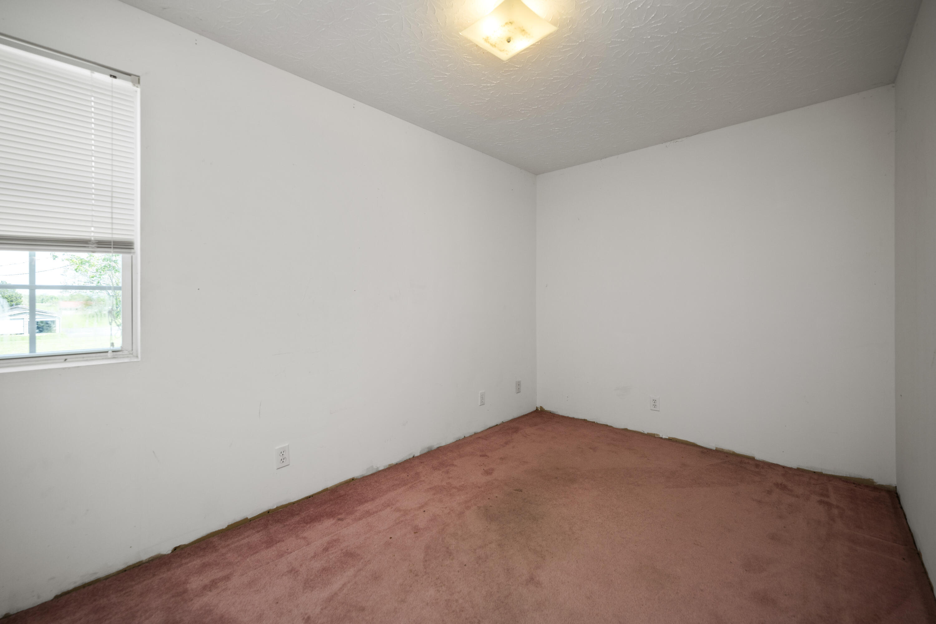 Richmond, Kentucky 40475, United States, 2 Bedrooms Bedrooms, ,1 BathroomBathrooms,Residential,Pending,119068