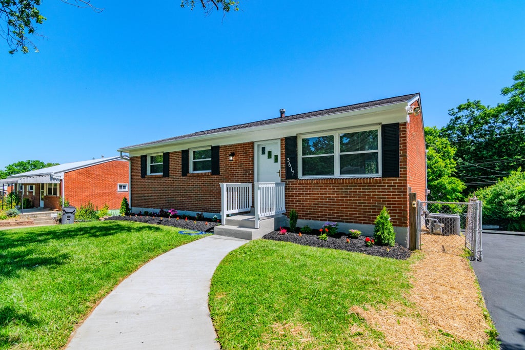 Photo of 3617 Olympia Circle, Lexington, KY 40517 (MLS # 26012686)