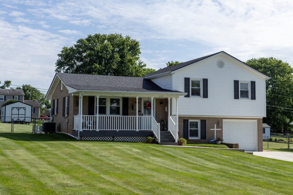 Photo of 210 Longview Street, Harrodsburg, KY 40330 (MLS # 26012557)