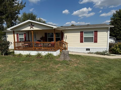 Photo of 825 Taylor Drive, Richmond, KY 40475 (MLS # 25501024)