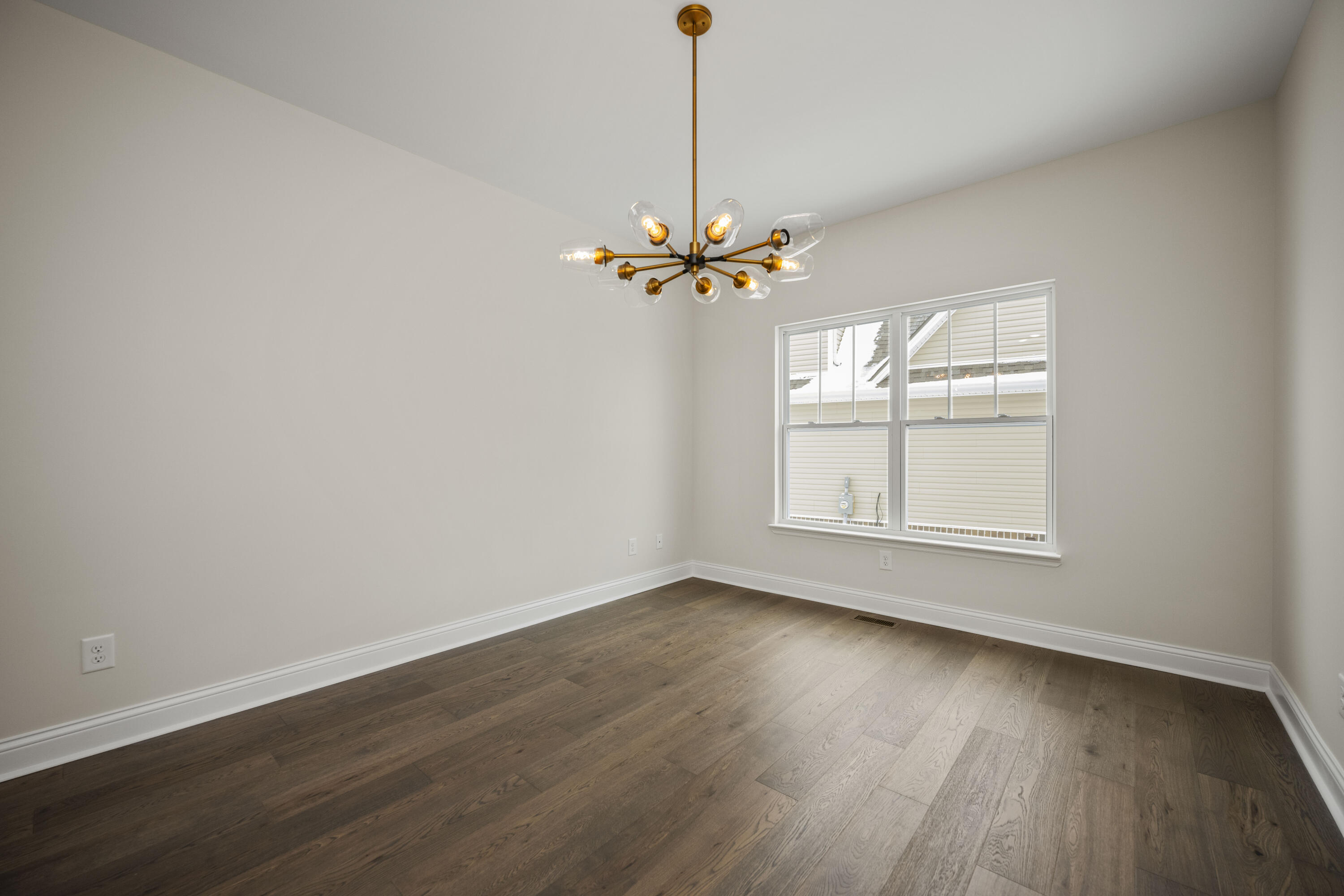 Richmond, Kentucky 40475, United States, 4 Bedrooms Bedrooms, ,3 BathroomsBathrooms,Residential,Active,51001