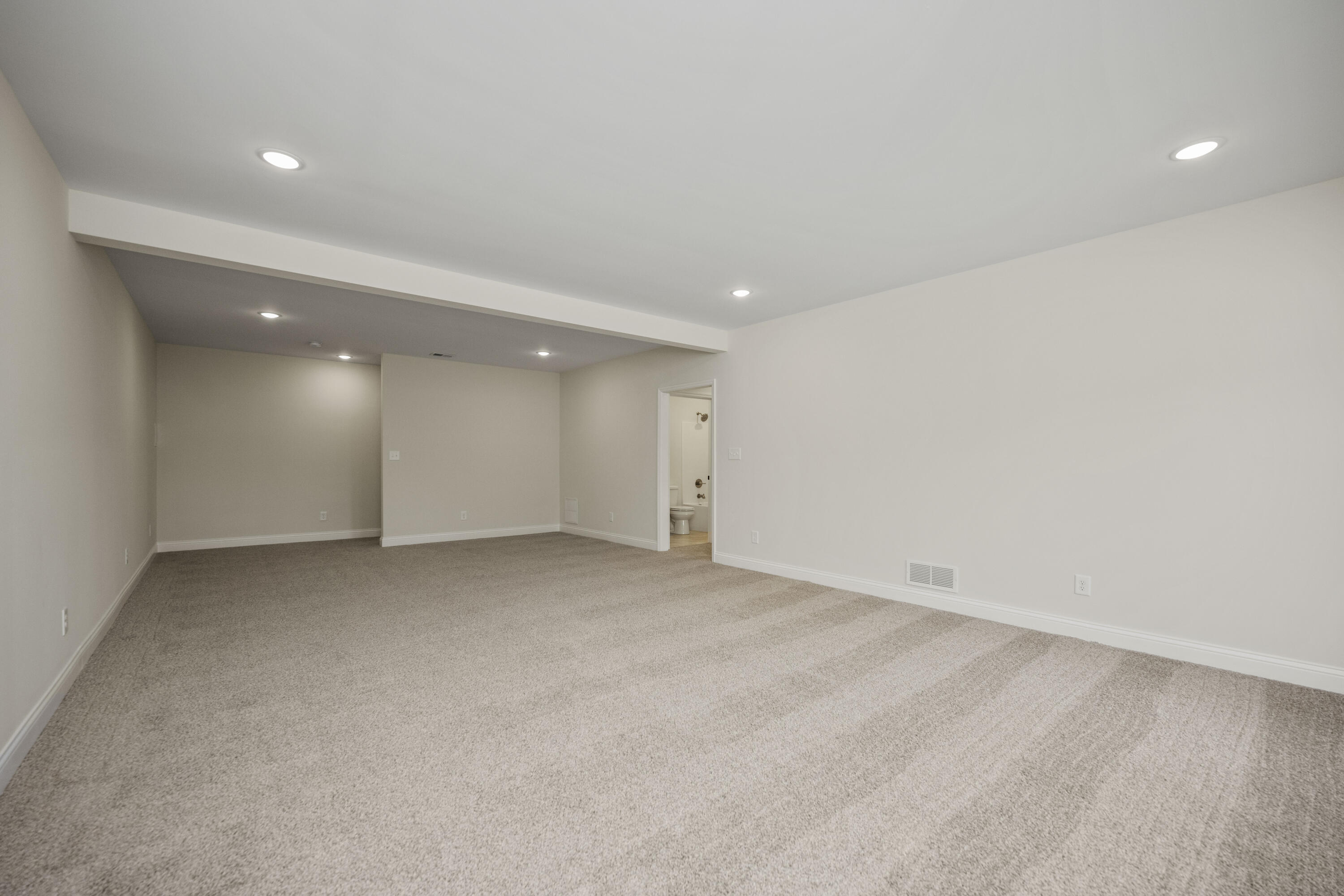 Richmond, Kentucky 40475, United States, 4 Bedrooms Bedrooms, ,3 BathroomsBathrooms,Residential,Active,51001