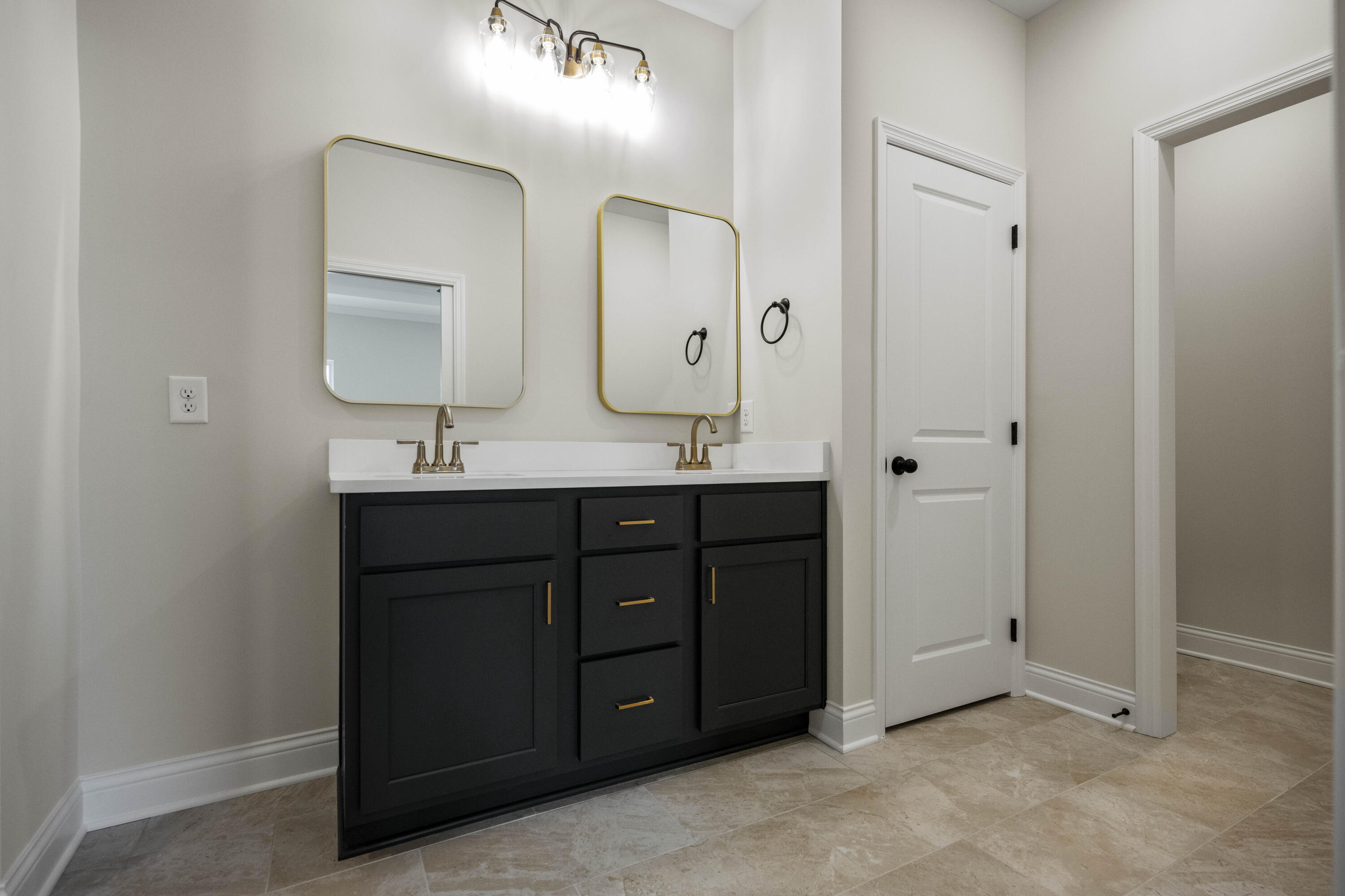 Richmond, Kentucky 40475, United States, 4 Bedrooms Bedrooms, ,3 BathroomsBathrooms,Residential,Active,51001