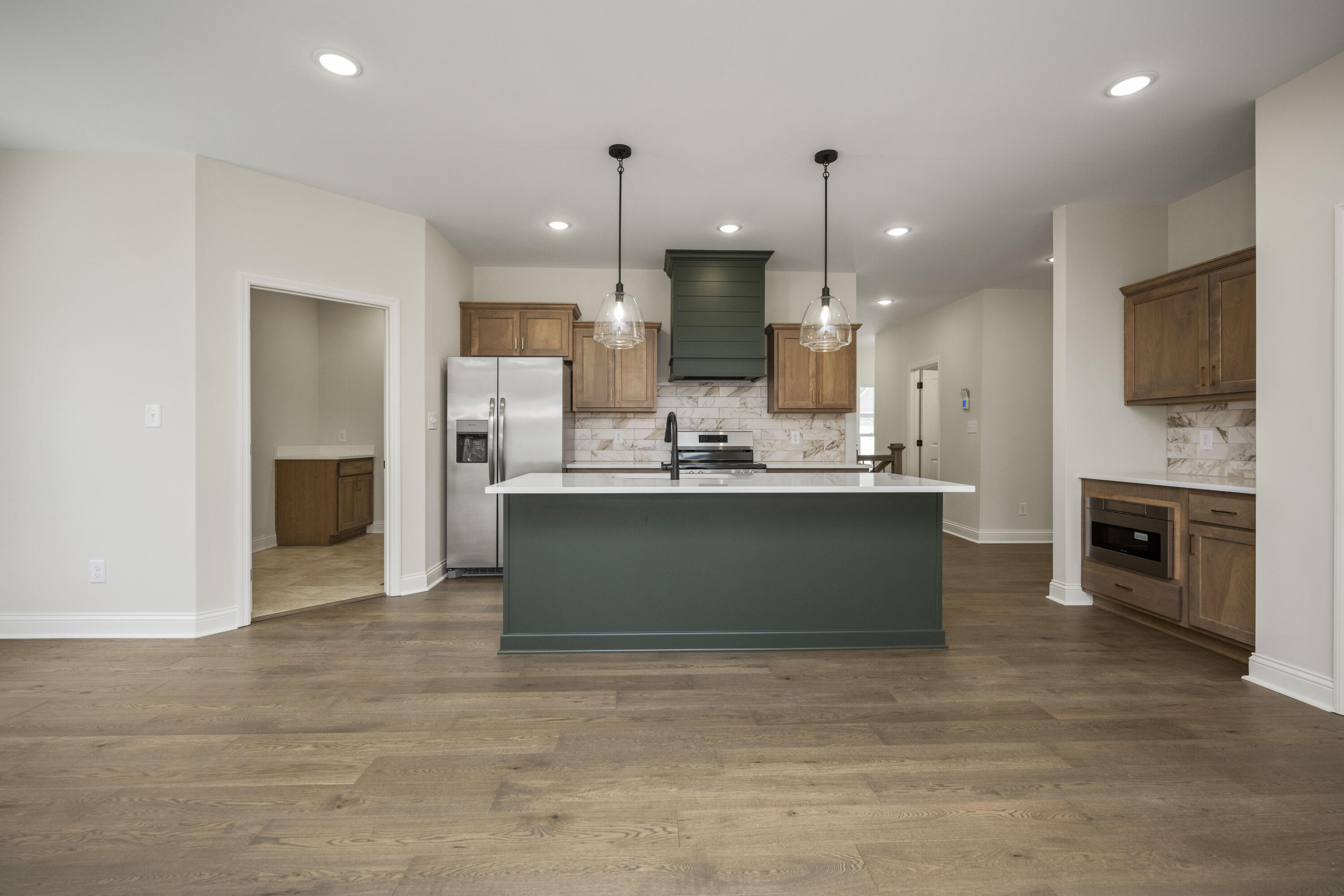 Richmond, Kentucky 40475, United States, 4 Bedrooms Bedrooms, ,3 BathroomsBathrooms,Residential,Active,51001