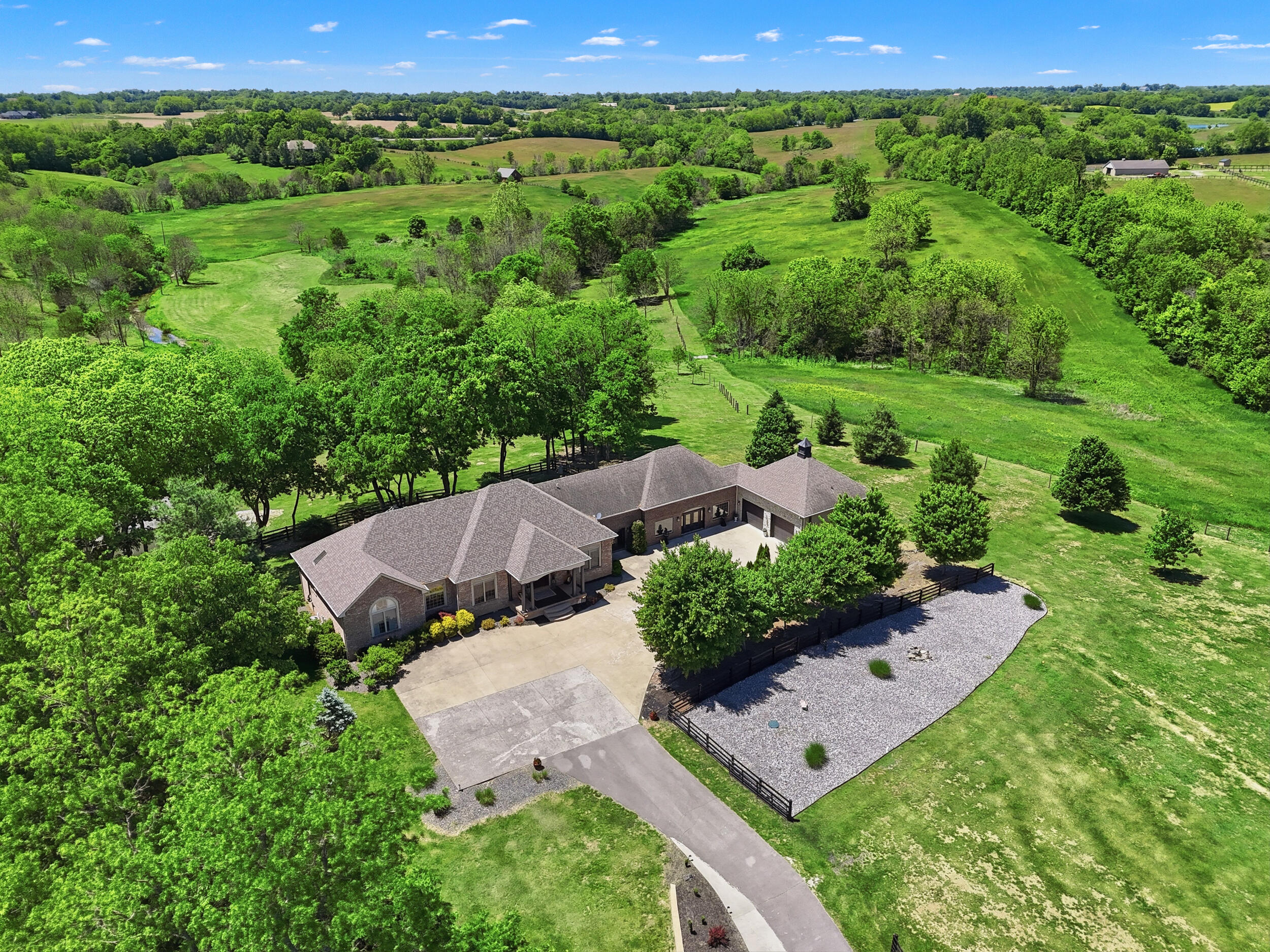 621 S Cleveland Rd, Lexington, KY, 40515, USA, 5 Bedrooms Bedrooms, ,5 BathroomsBathrooms,Residential,Pending,621 S Cleveland Rd,26010946