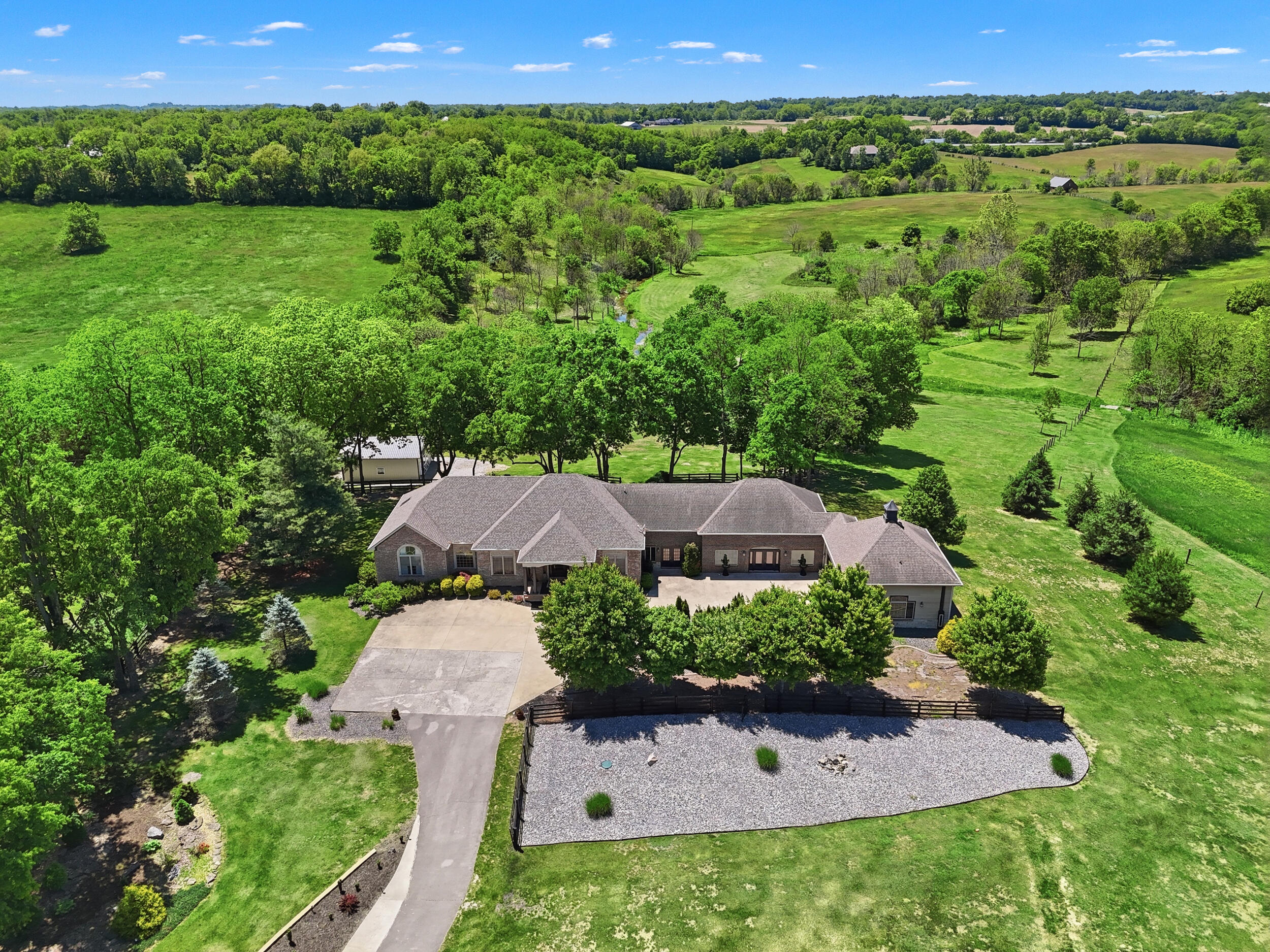 621 S Cleveland Rd, Lexington, KY, 40515, USA, 5 Bedrooms Bedrooms, ,5 BathroomsBathrooms,Residential,Pending,621 S Cleveland Rd,26010946