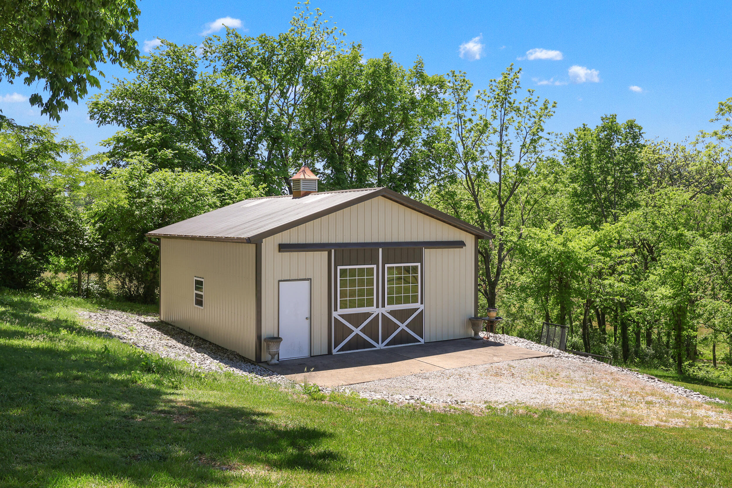 621 S Cleveland Rd, Lexington, KY, 40515, USA, 5 Bedrooms Bedrooms, ,5 BathroomsBathrooms,Residential,Pending,621 S Cleveland Rd,26010946