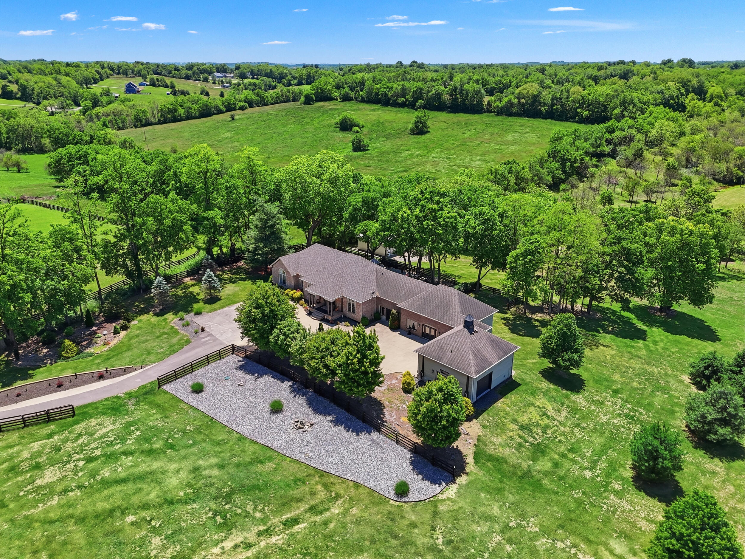 621 S Cleveland Rd, Lexington, KY, 40515, USA, 5 Bedrooms Bedrooms, ,5 BathroomsBathrooms,Residential,Pending,621 S Cleveland Rd,26010946