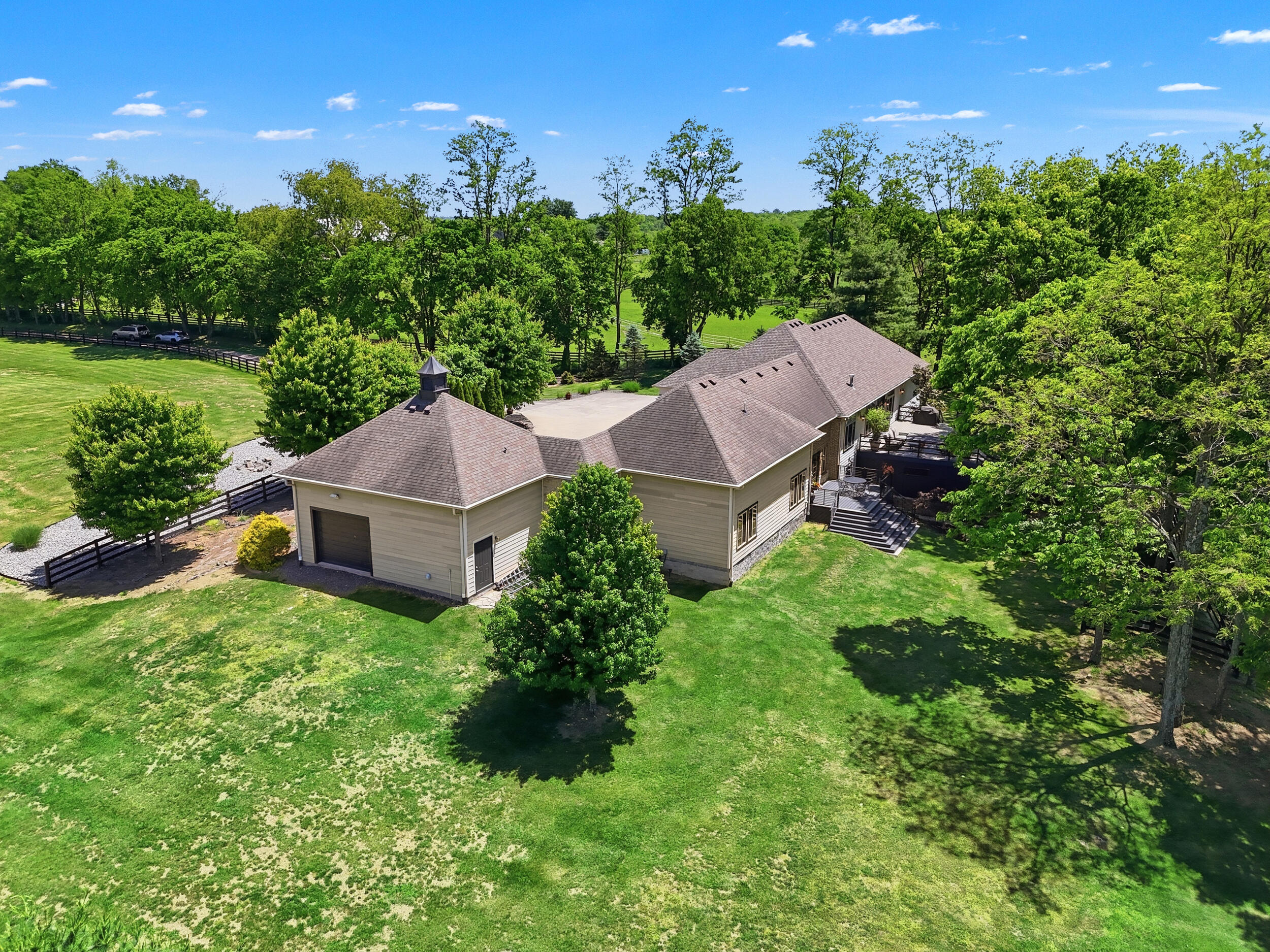 621 S Cleveland Rd, Lexington, KY, 40515, USA, 5 Bedrooms Bedrooms, ,5 BathroomsBathrooms,Residential,Pending,621 S Cleveland Rd,26010946