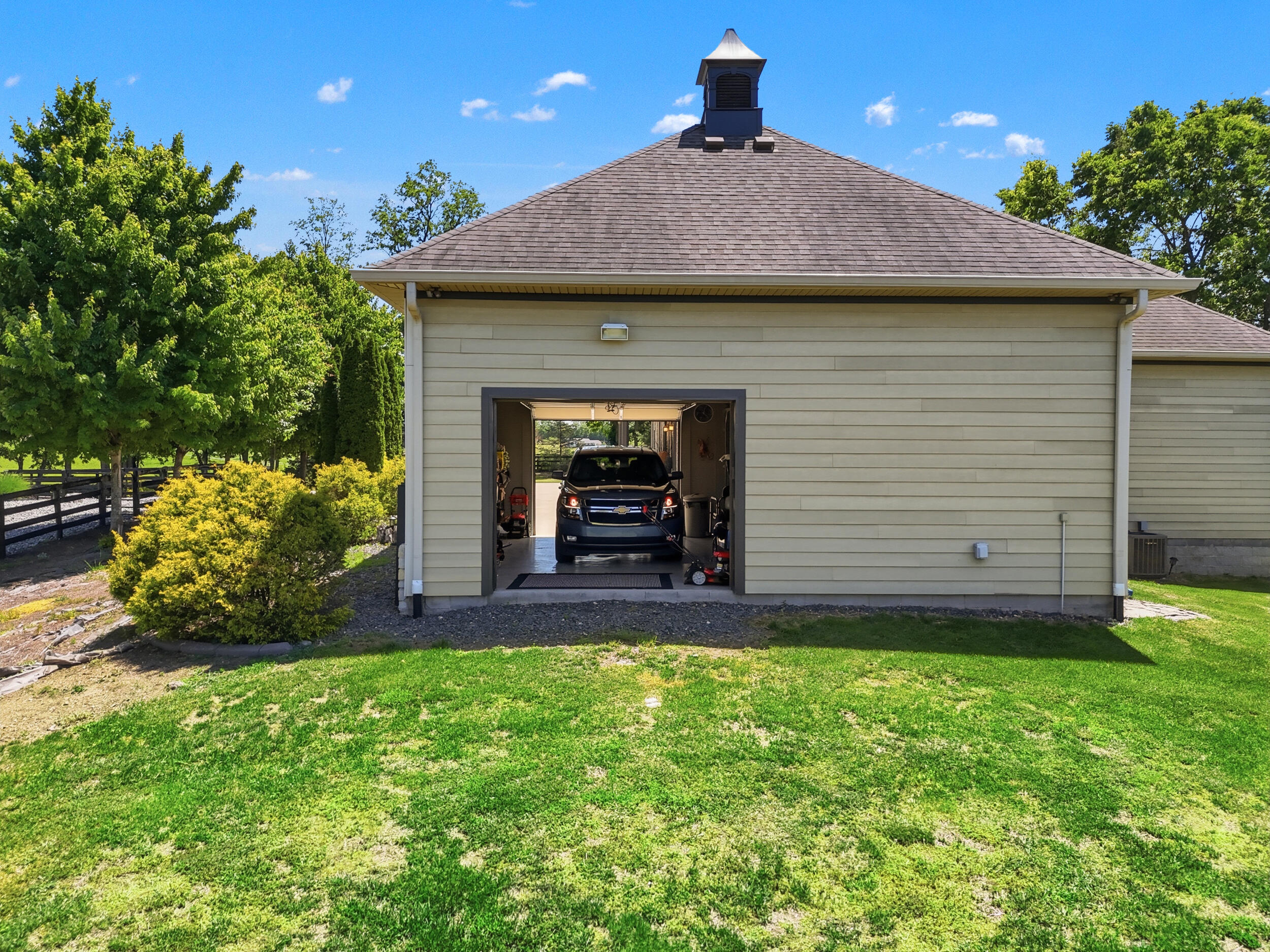 621 S Cleveland Rd, Lexington, KY, 40515, USA, 5 Bedrooms Bedrooms, ,5 BathroomsBathrooms,Residential,Pending,621 S Cleveland Rd,26010946