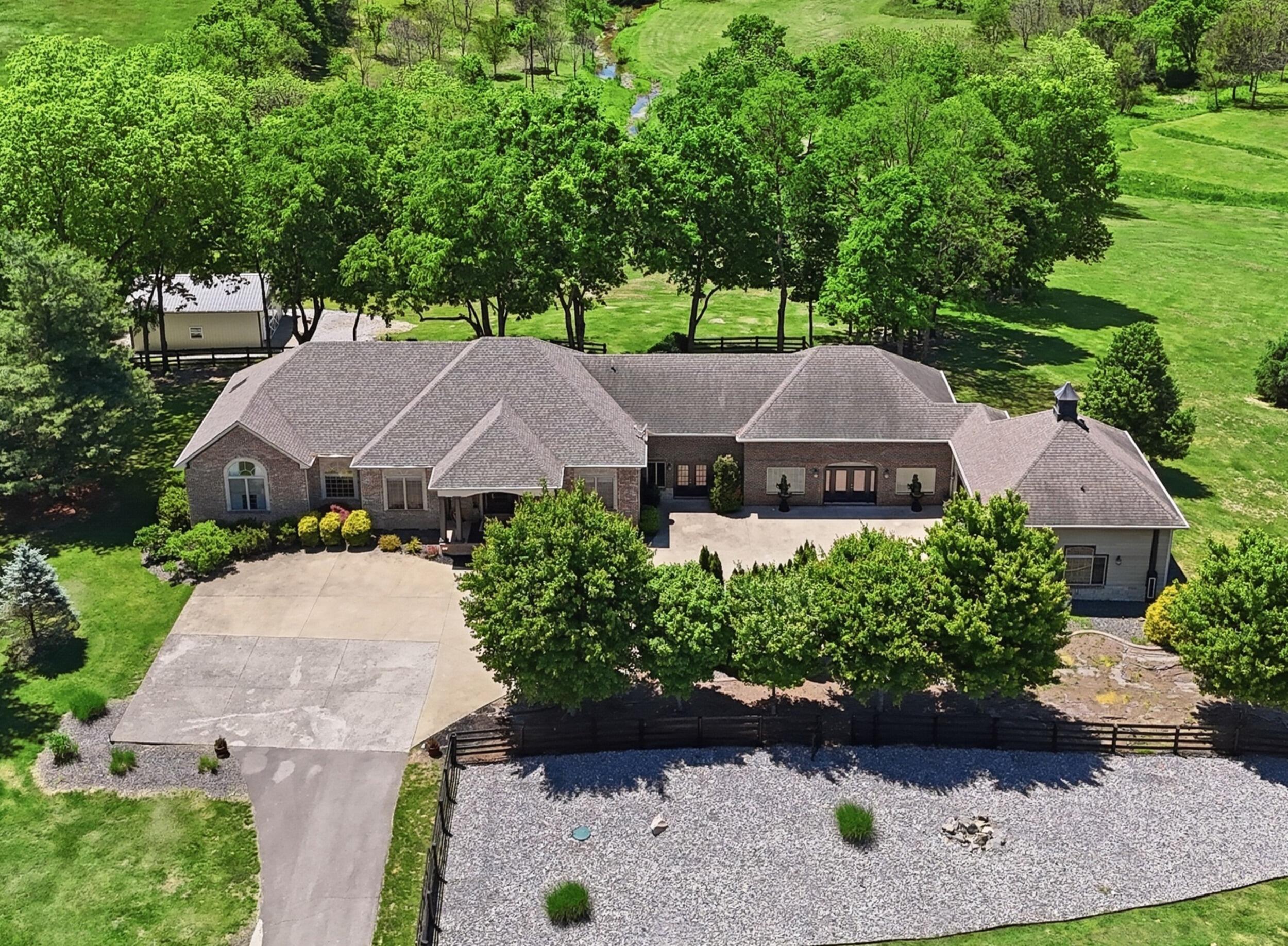 621 S Cleveland Rd, Lexington, KY, 40515, USA, 5 Bedrooms Bedrooms, ,5 BathroomsBathrooms,Residential,Pending,621 S Cleveland Rd,26010946