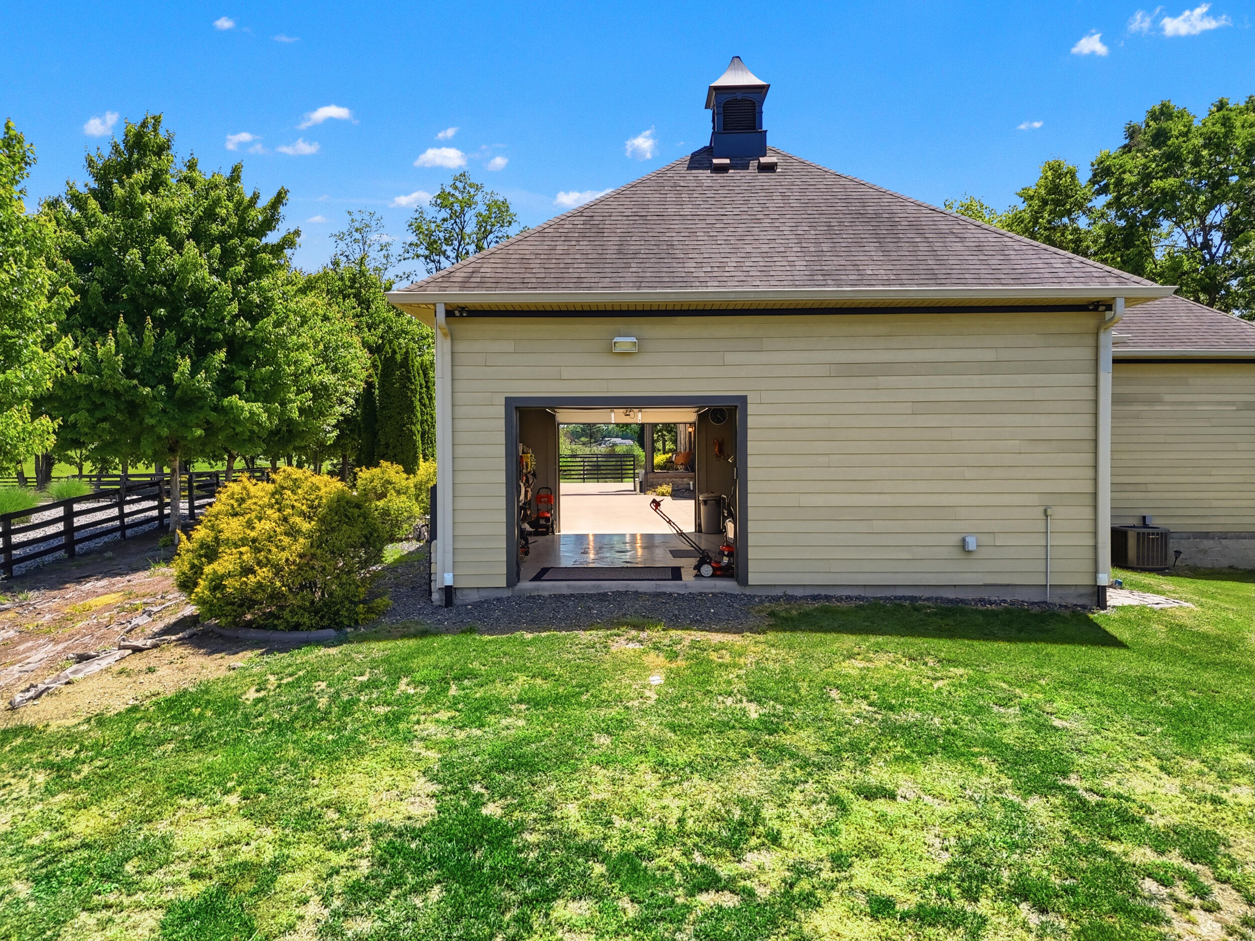 621 S Cleveland Rd, Lexington, KY, 40515, USA, 5 Bedrooms Bedrooms, ,5 BathroomsBathrooms,Residential,Pending,621 S Cleveland Rd,26010946