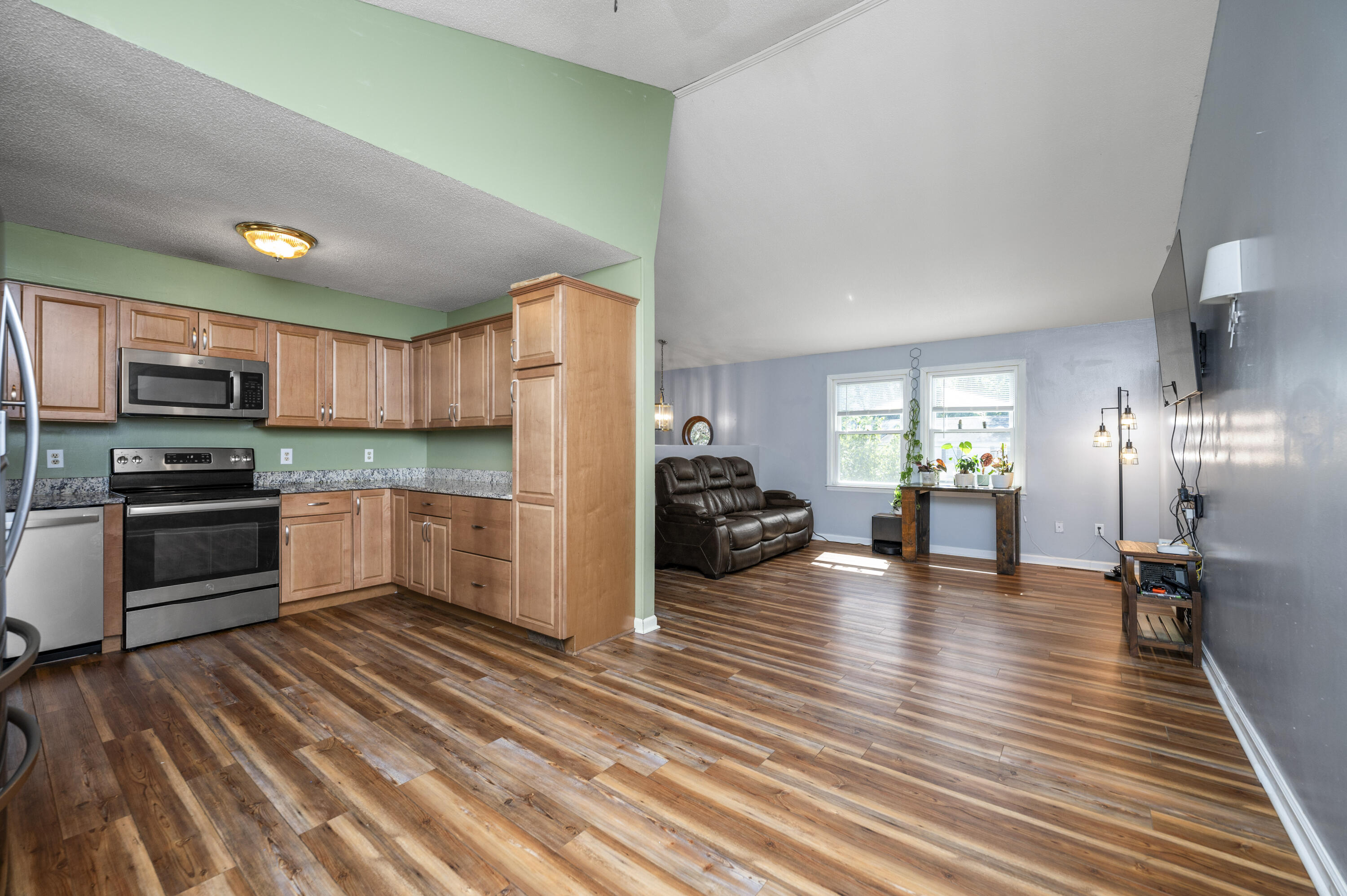 Berea, Kentucky 40403, United States, 4 Bedrooms Bedrooms, ,2 BathroomsBathrooms,Residential,Active,225257