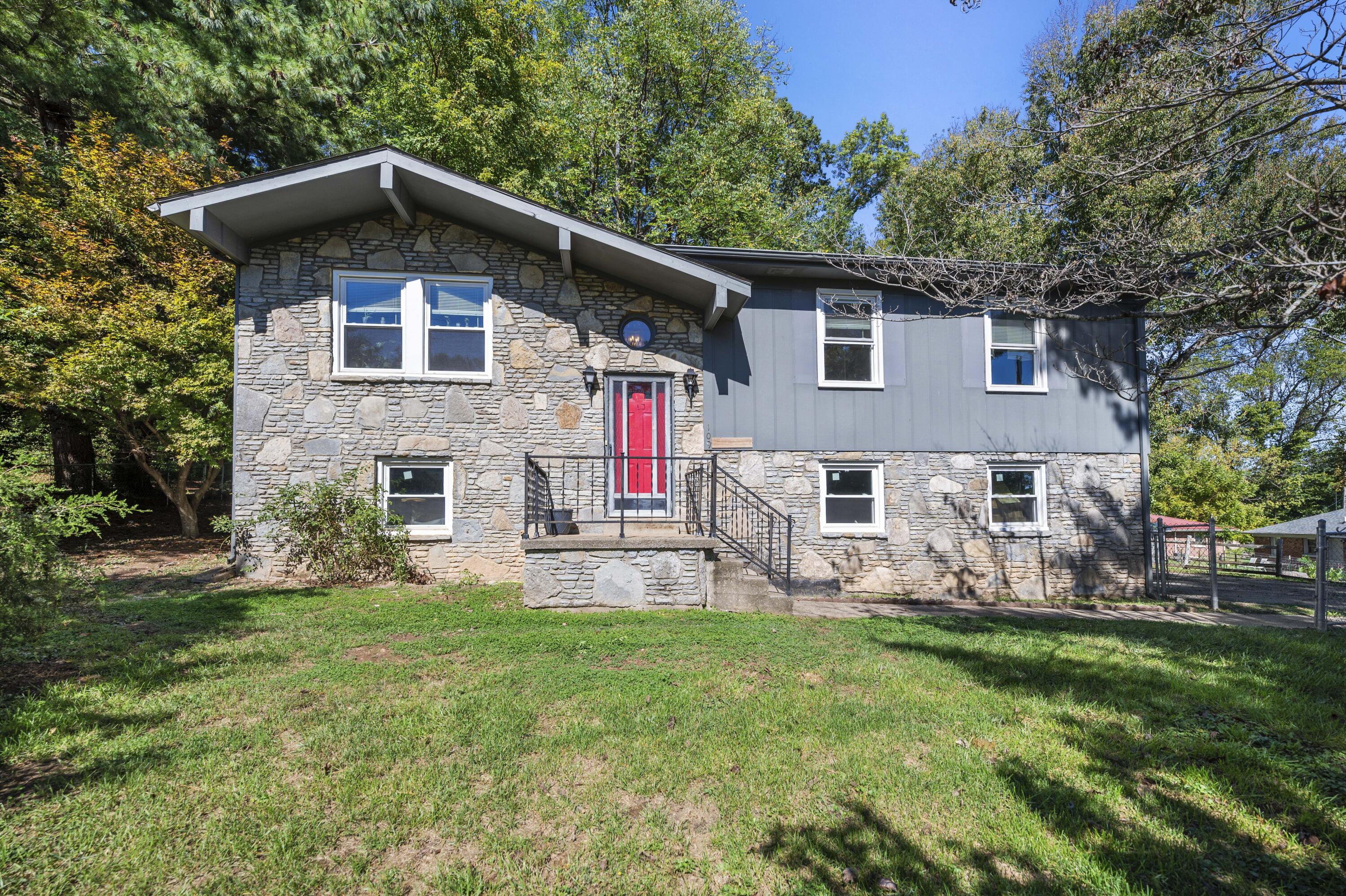 Berea, Kentucky 40403, United States, 4 Bedrooms Bedrooms, ,2 BathroomsBathrooms,Residential,Active,225257 Berea, Kentucky 40403, United States, 4 Bedrooms Bedrooms, ,2 BathroomsBathrooms,Residential,Active,225257