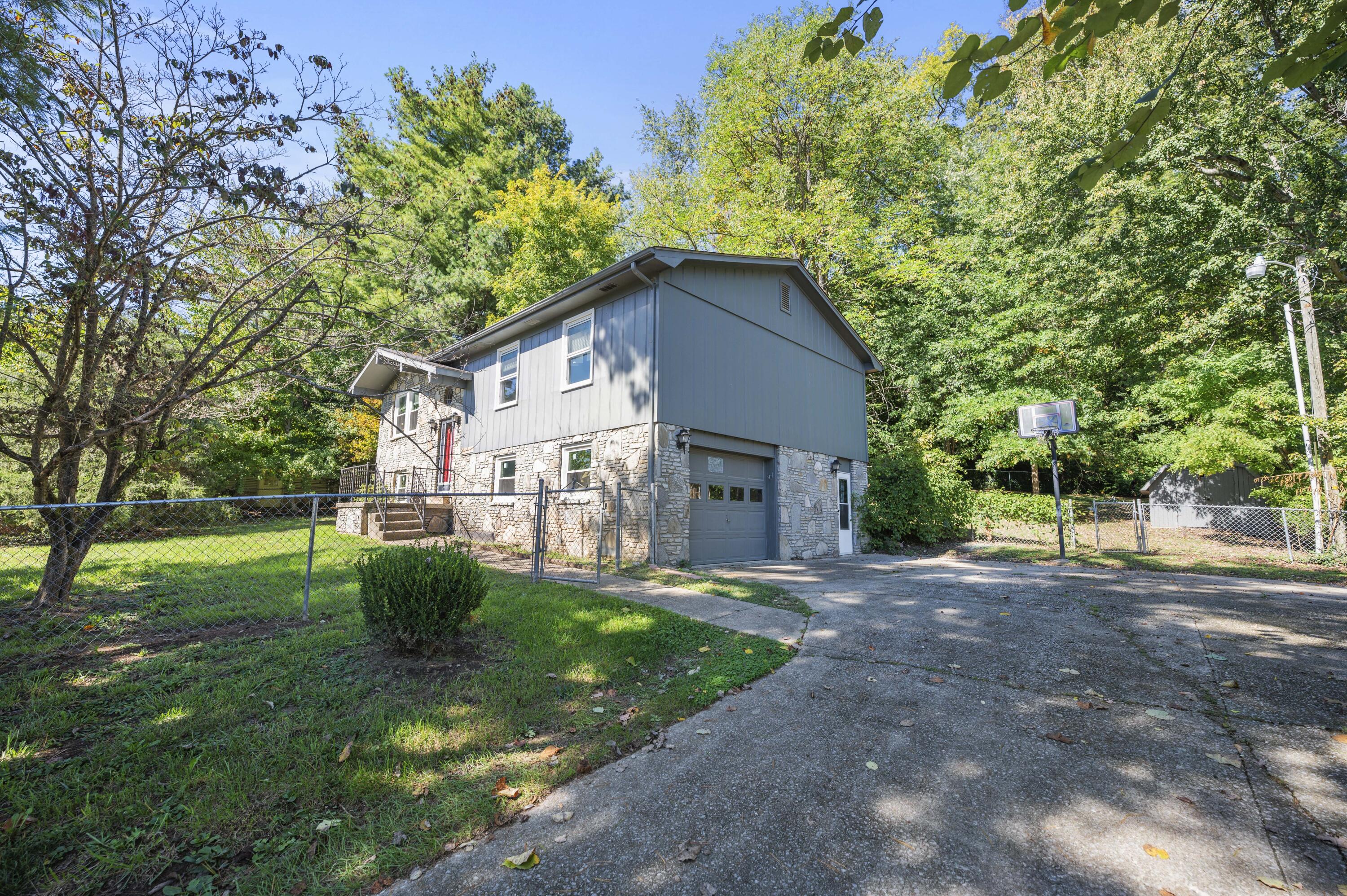 Berea, Kentucky 40403, United States, 4 Bedrooms Bedrooms, ,2 BathroomsBathrooms,Residential,Active,225257