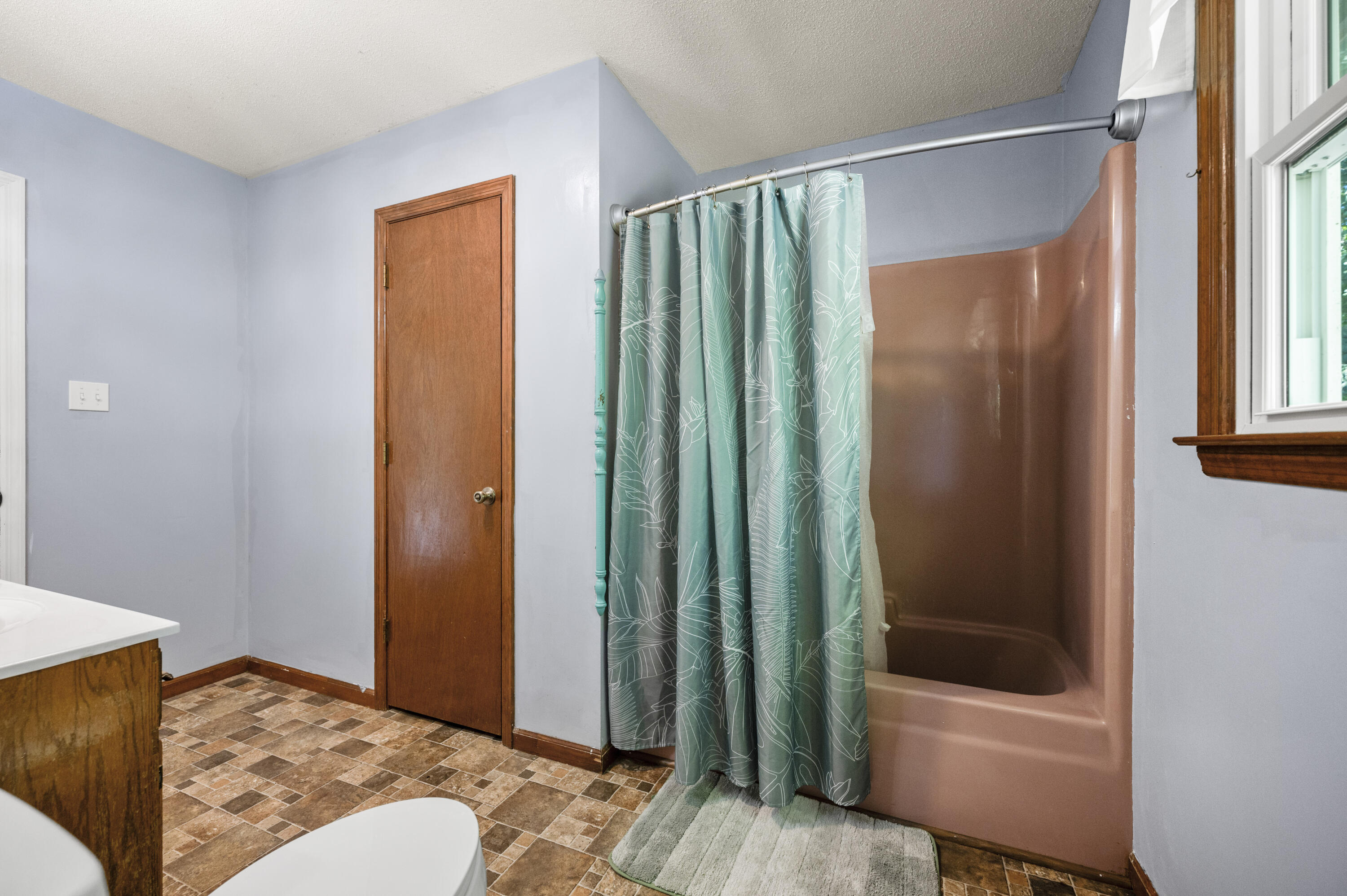 Berea, Kentucky 40403, United States, 4 Bedrooms Bedrooms, ,2 BathroomsBathrooms,Residential,Active,225257