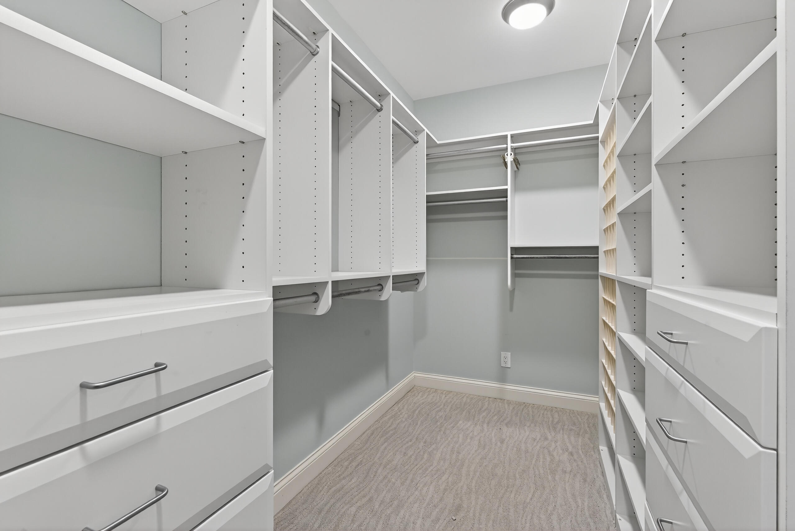 Lexington, Kentucky 40502, United States, 2 Bedrooms Bedrooms, ,2 BathroomsBathrooms,Residential,Active,248922