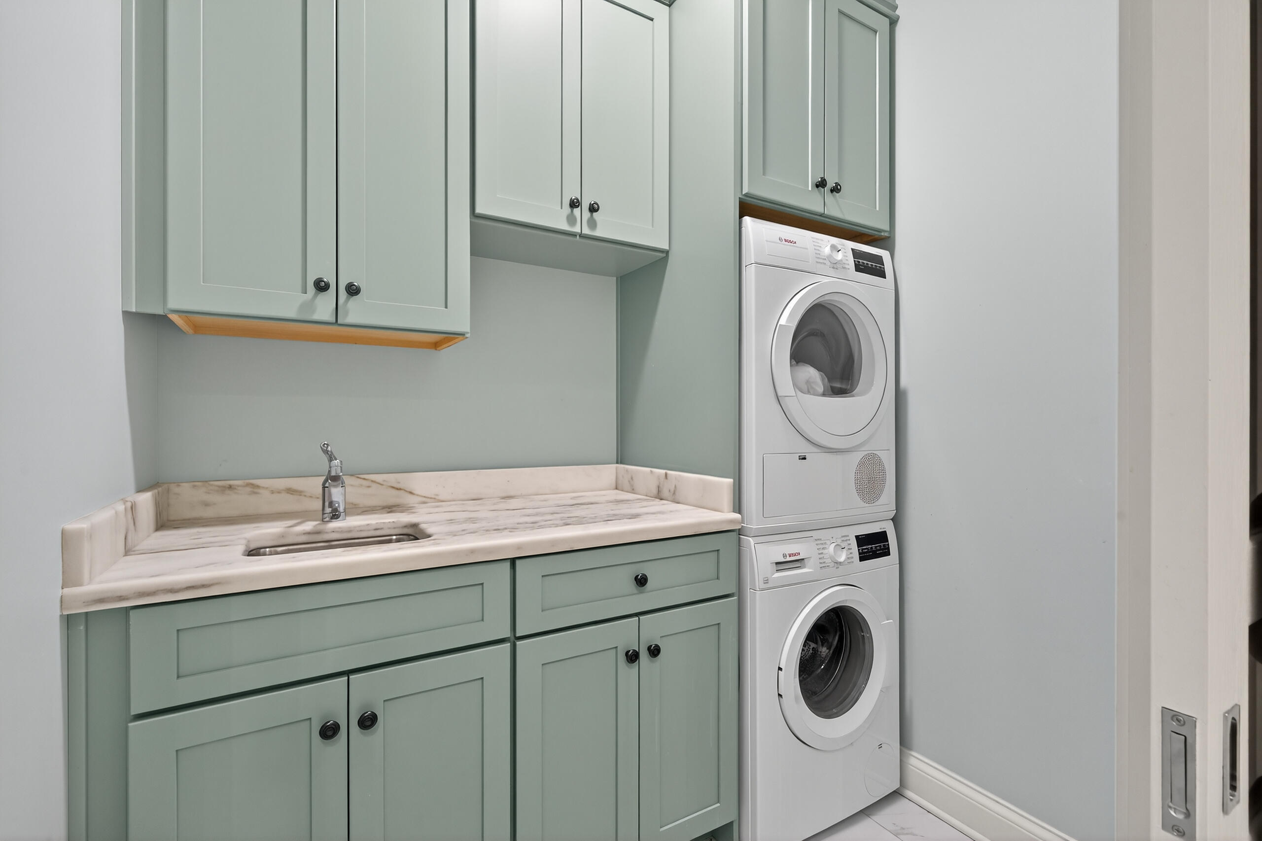 Lexington, Kentucky 40502, United States, 2 Bedrooms Bedrooms, ,2 BathroomsBathrooms,Residential,Active,248922