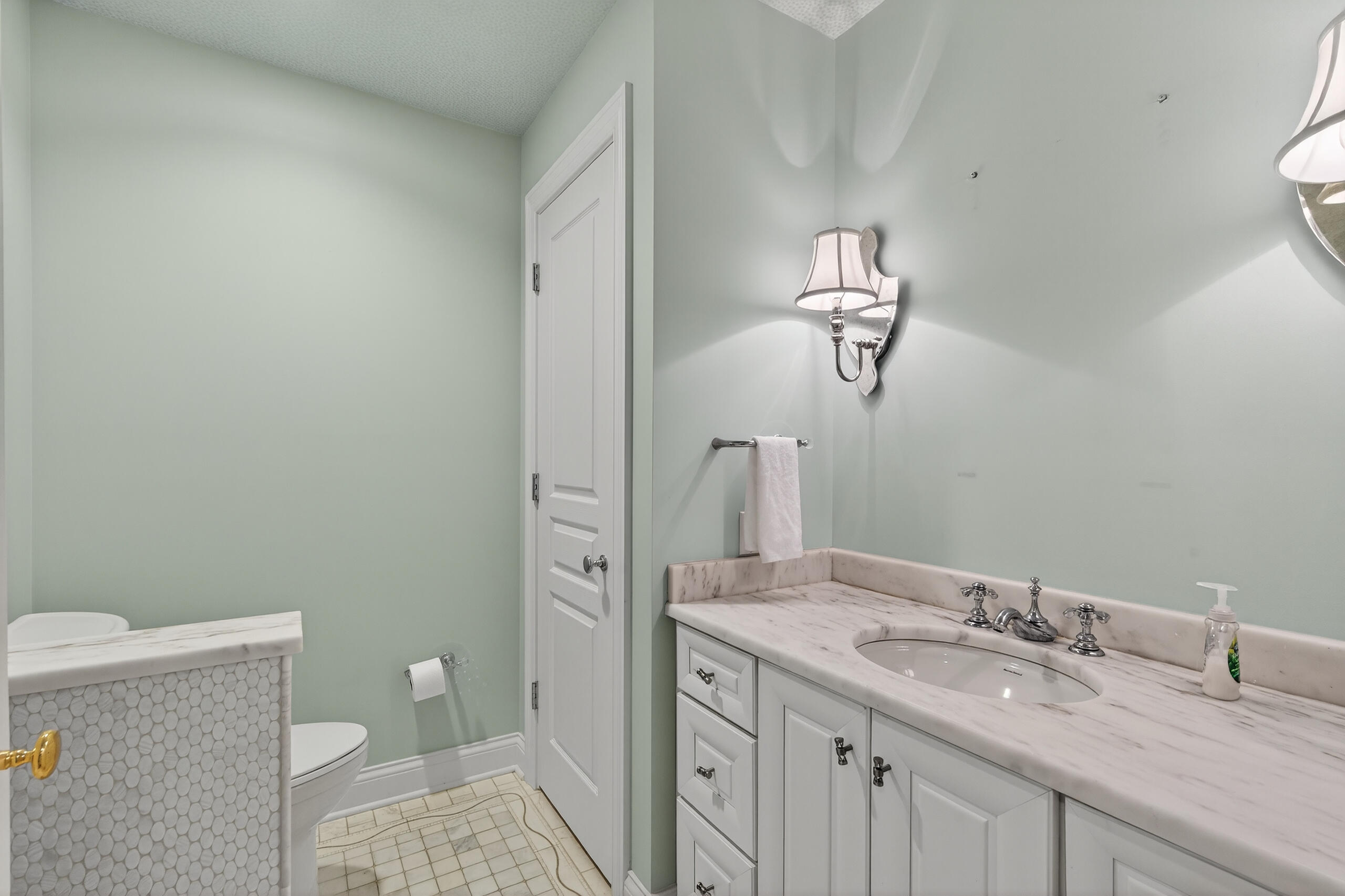 Lexington, Kentucky 40502, United States, 2 Bedrooms Bedrooms, ,2 BathroomsBathrooms,Residential,Active,248922