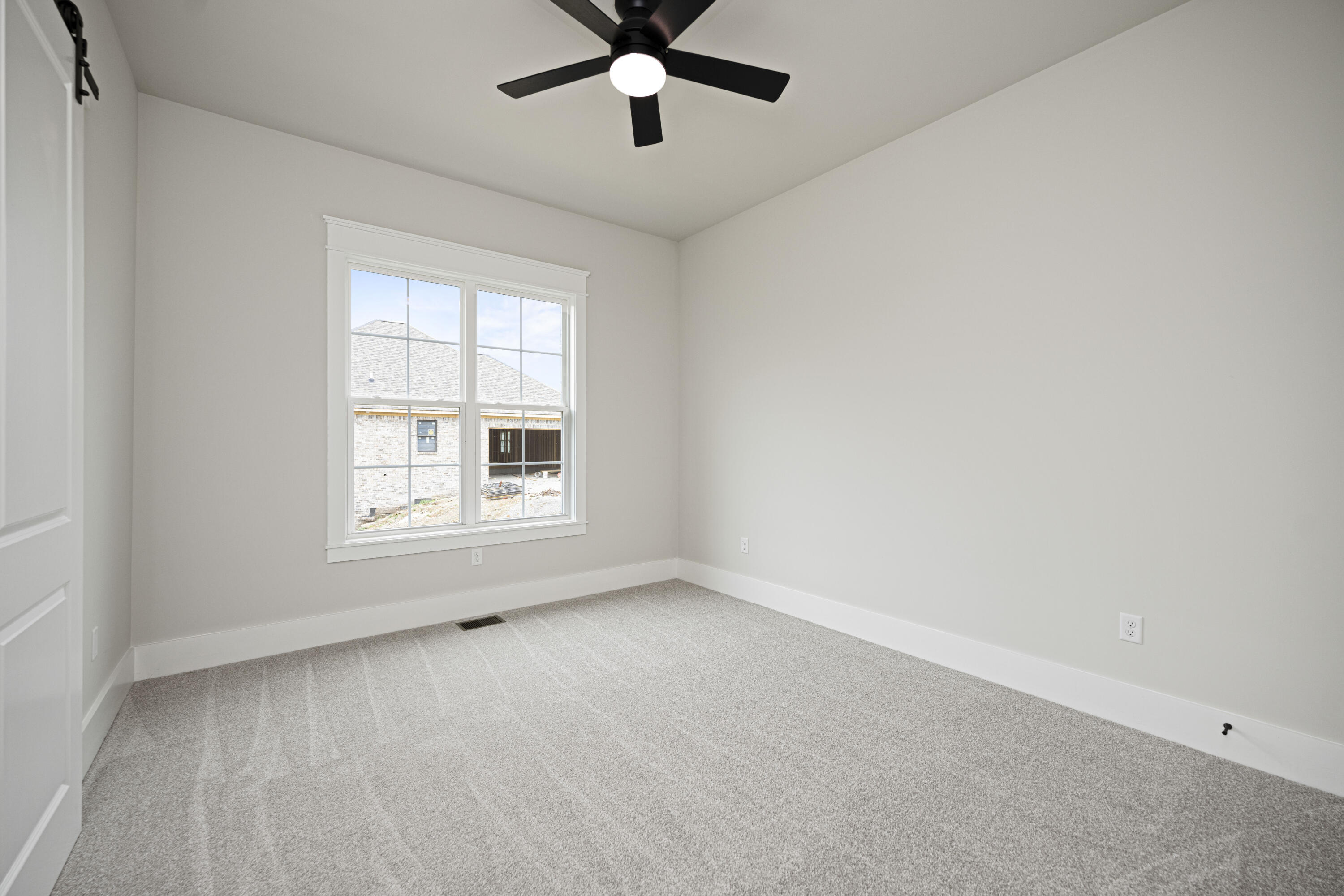 Richmond, Kentucky 40475, United States, 3 Bedrooms Bedrooms, ,3 BathroomsBathrooms,Residential,Pending,66065