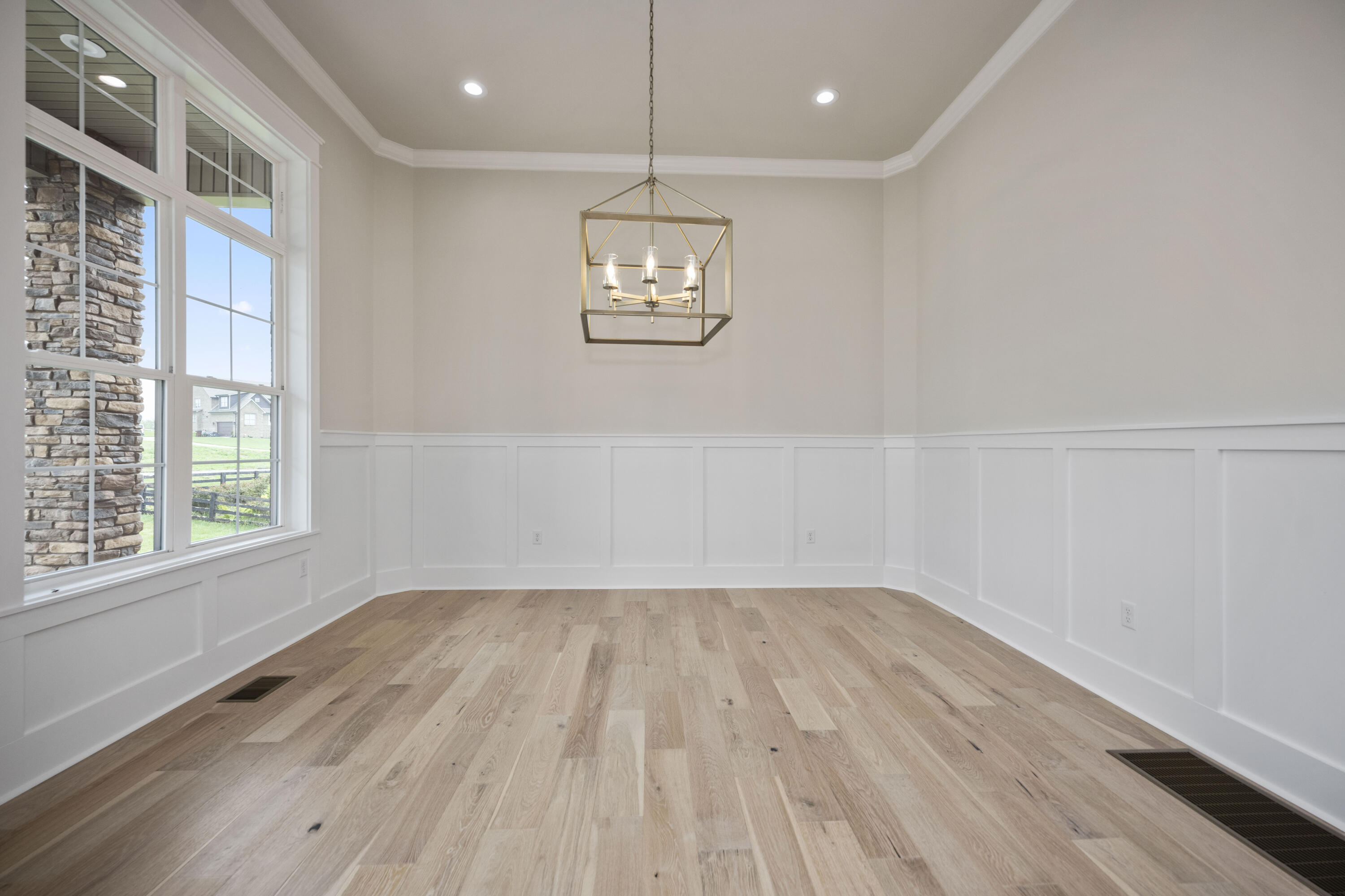 Richmond, Kentucky 40475, United States, 3 Bedrooms Bedrooms, ,3 BathroomsBathrooms,Residential,Pending,66065