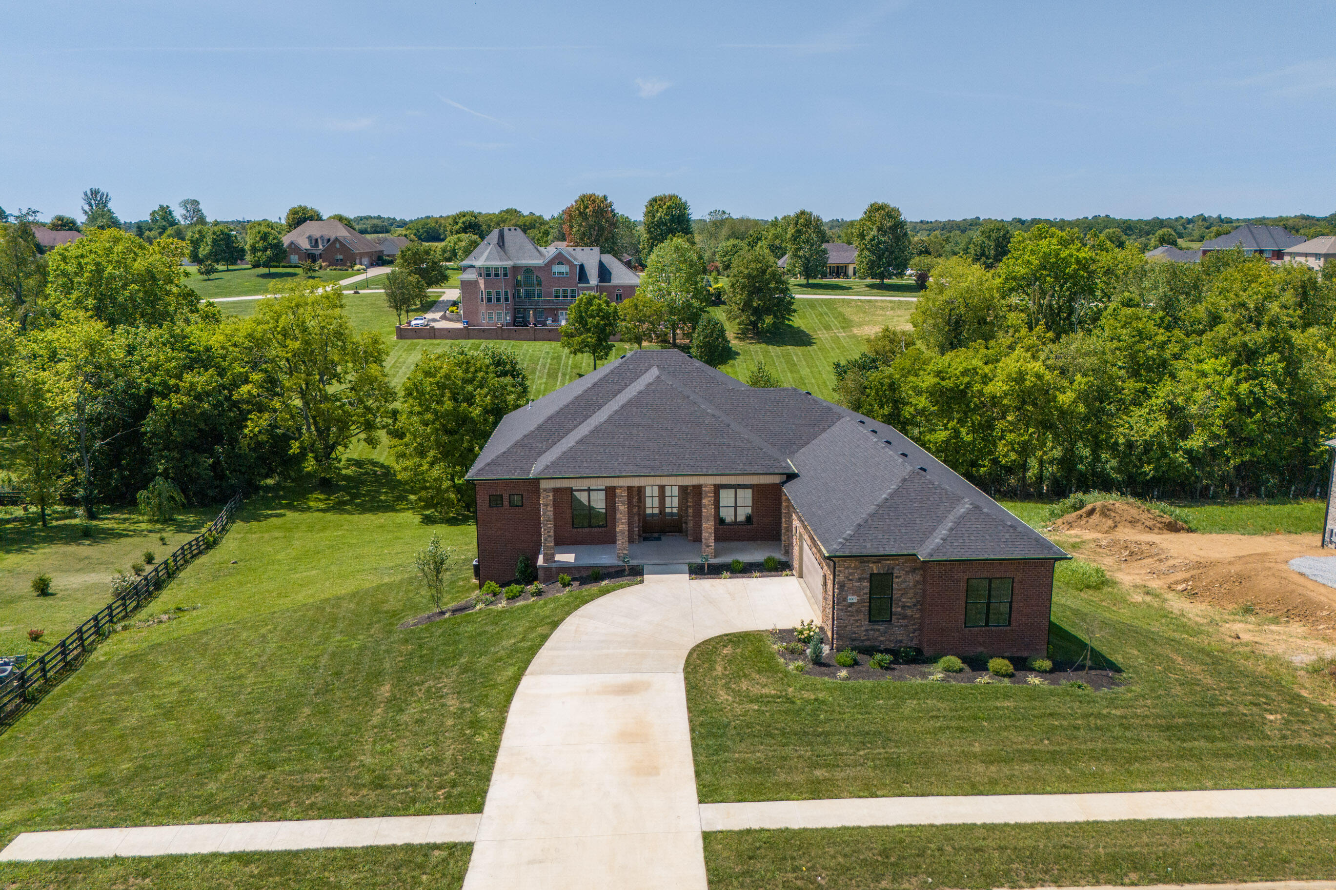 Richmond, Kentucky 40475, United States, 3 Bedrooms Bedrooms, ,3 BathroomsBathrooms,Residential,Pending,66065