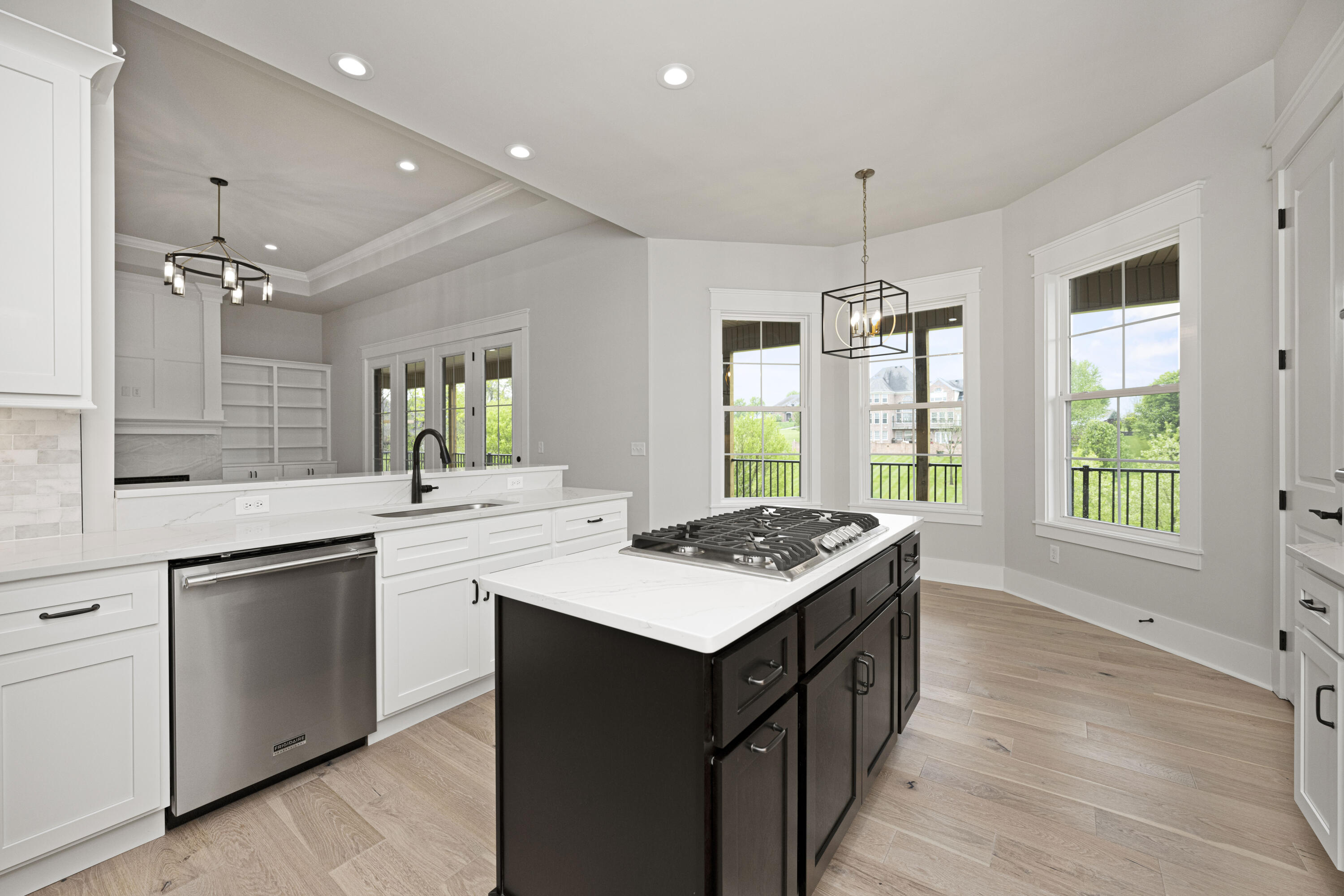 Richmond, Kentucky 40475, United States, 3 Bedrooms Bedrooms, ,3 BathroomsBathrooms,Residential,Pending,66065