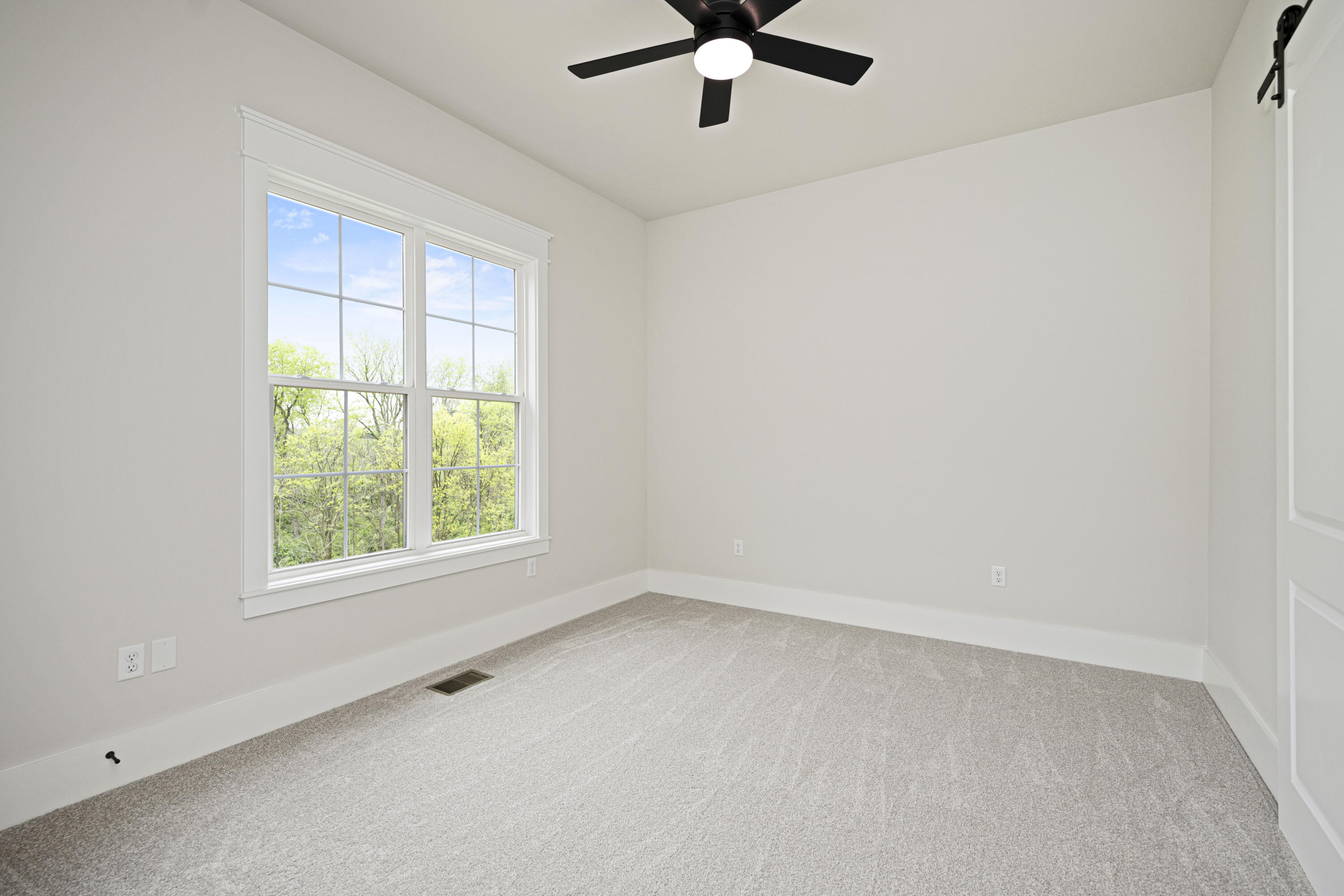 Richmond, Kentucky 40475, United States, 3 Bedrooms Bedrooms, ,3 BathroomsBathrooms,Residential,Pending,66065