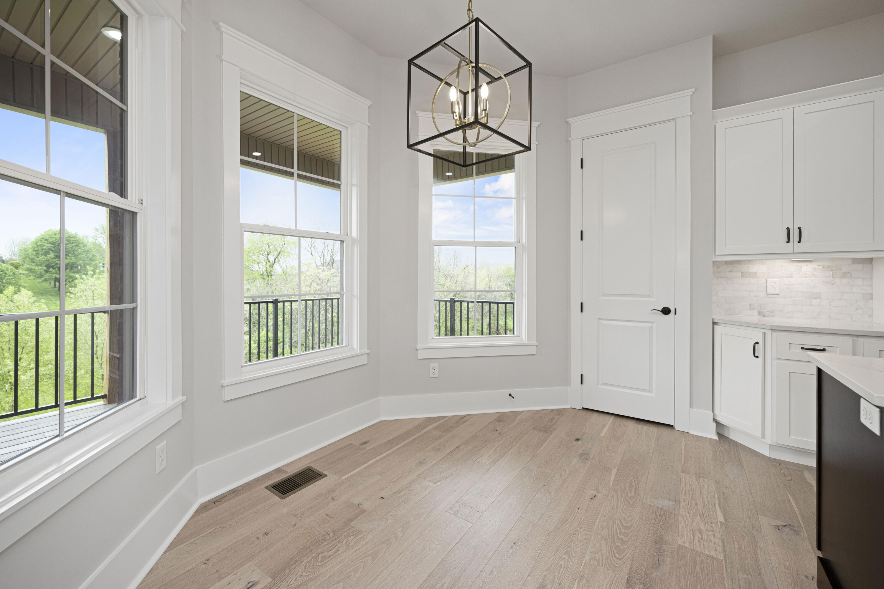 Richmond, Kentucky 40475, United States, 3 Bedrooms Bedrooms, ,3 BathroomsBathrooms,Residential,Pending,66065