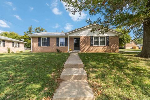 Photo of 826 Kingsway Drive, Versailles, KY 40383 (MLS # 25506929)
