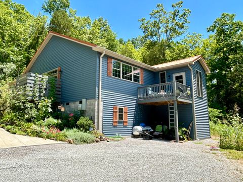Photo of 3296 Omega Park Road, Somerset, KY 42501 (MLS # 25013987)