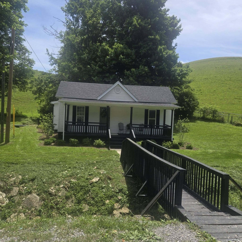 Photo of 2424 Kirksville Road, Lancaster, KY 40444 (MLS # 26012510)