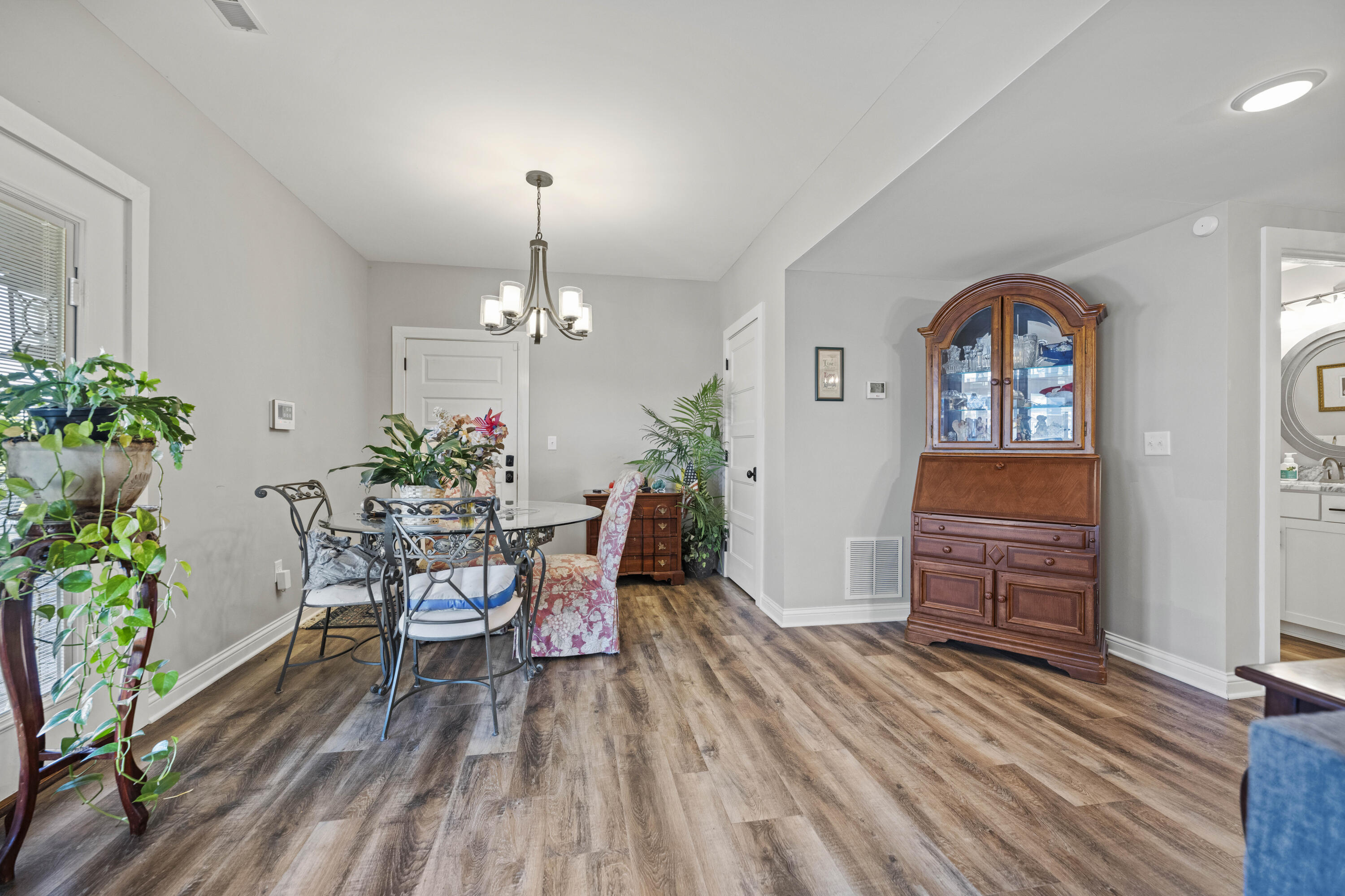 Richmond, Kentucky 40475, United States, 4 Bedrooms Bedrooms, ,4 BathroomsBathrooms,Residential,Active,158370