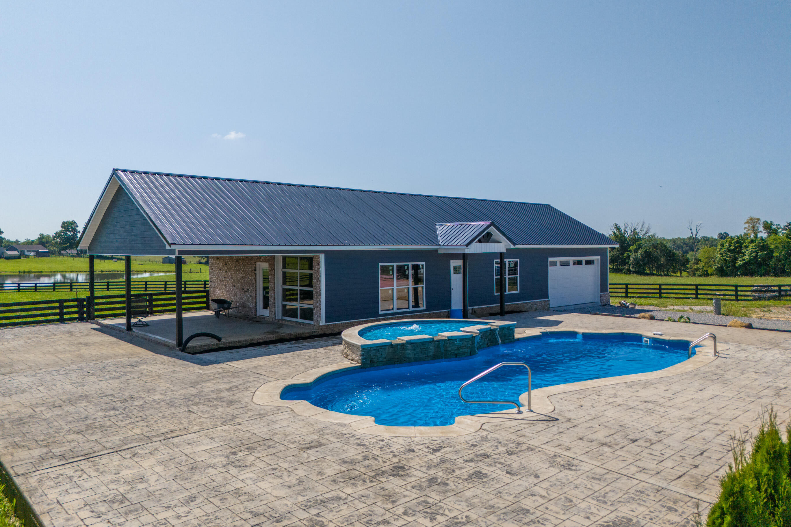 Richmond, Kentucky 40475, United States, 4 Bedrooms Bedrooms, ,4 BathroomsBathrooms,Residential,Active,158370