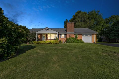 Photo of 1119 Peacock Road, Paris, KY 40361 (MLS # 25017016)