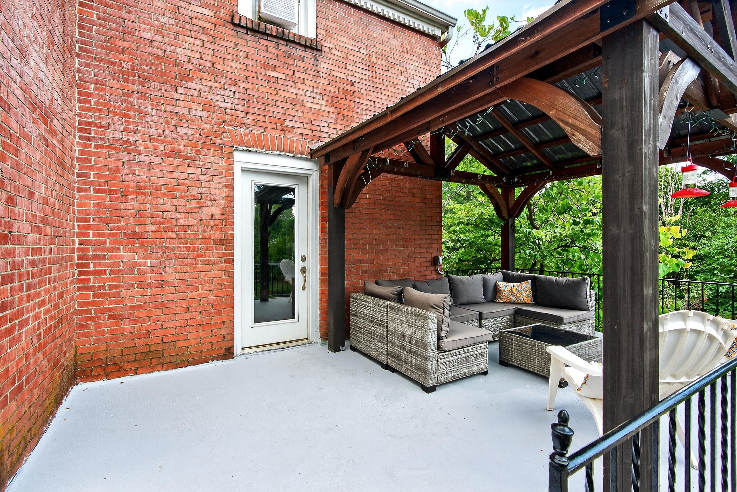 Berea, Kentucky 40403, United States, 4 Bedrooms Bedrooms, ,4 BathroomsBathrooms,Residential,Active,195762