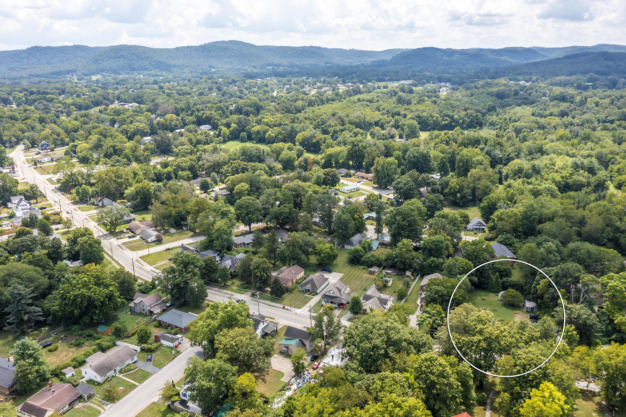 Berea, Kentucky 40403, United States, 4 Bedrooms Bedrooms, ,4 BathroomsBathrooms,Residential,Active,195762