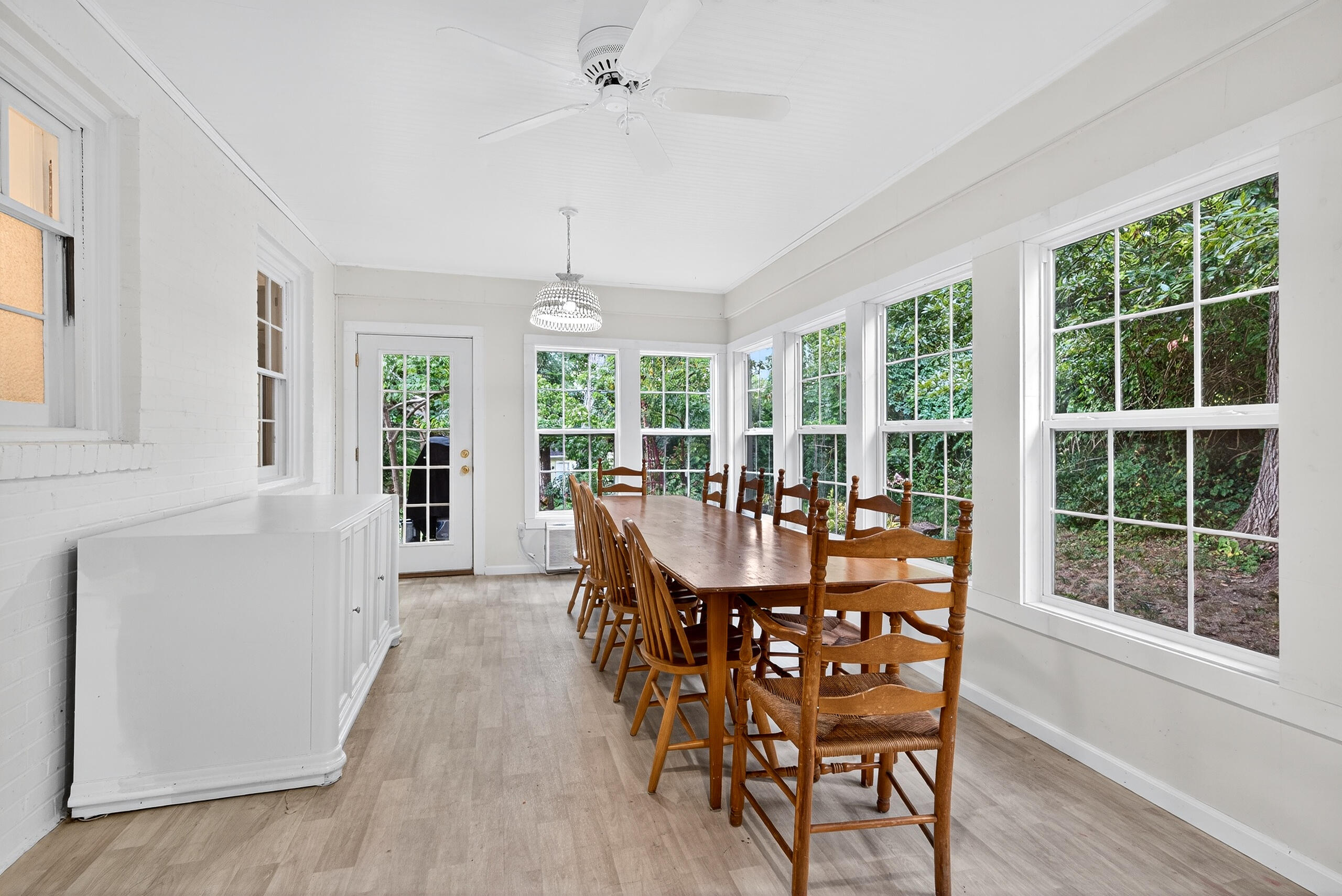 Berea, Kentucky 40403, United States, 4 Bedrooms Bedrooms, ,4 BathroomsBathrooms,Residential,Active,195762