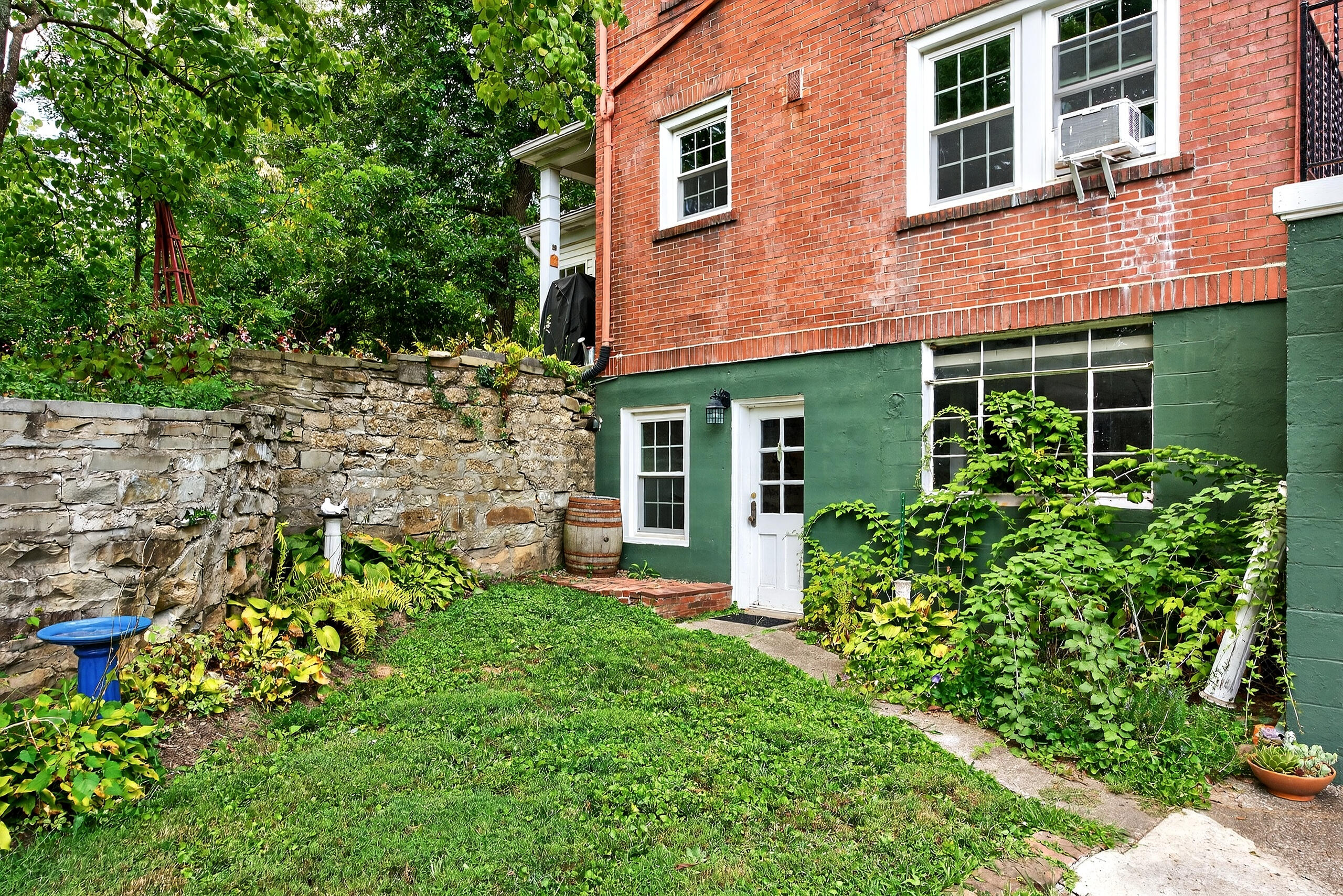 Berea, Kentucky 40403, United States, 4 Bedrooms Bedrooms, ,4 BathroomsBathrooms,Residential,Active,195762