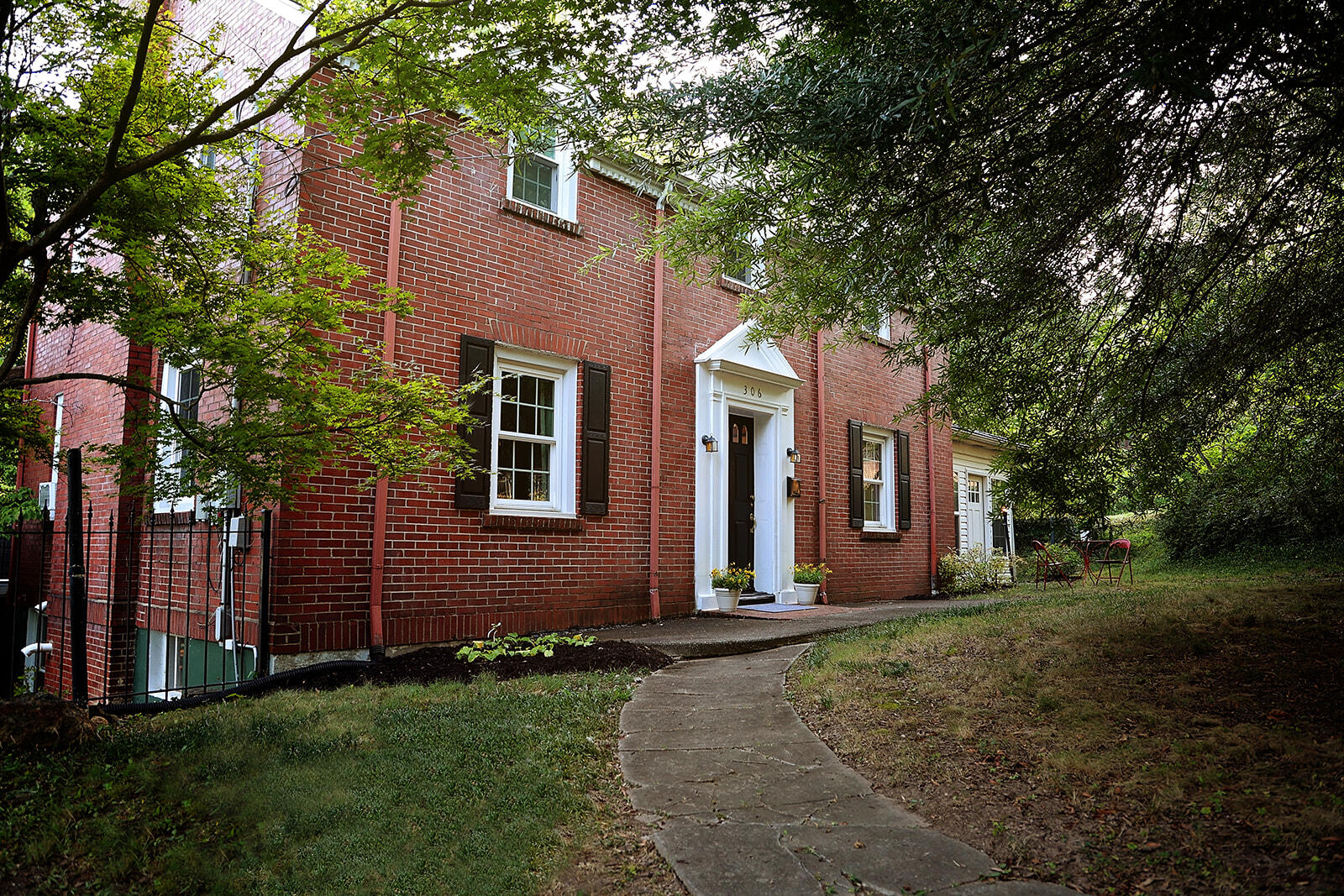 Berea, Kentucky 40403, United States, 4 Bedrooms Bedrooms, ,4 BathroomsBathrooms,Residential,Active,195762