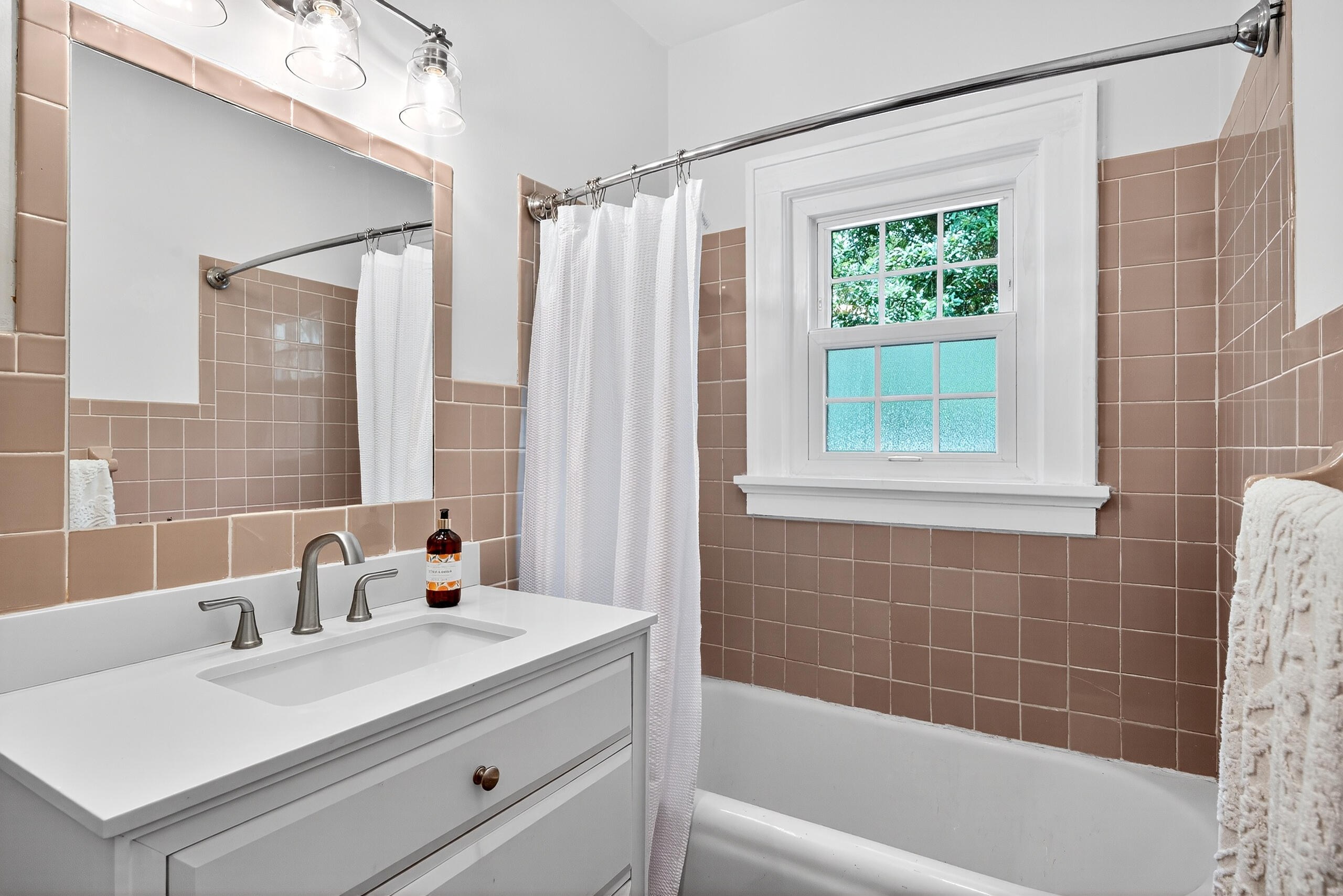 Berea, Kentucky 40403, United States, 4 Bedrooms Bedrooms, ,4 BathroomsBathrooms,Residential,Active,195762