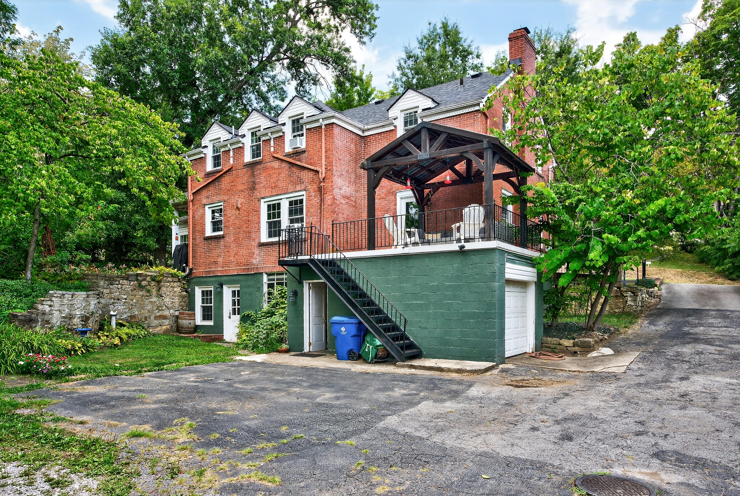 Berea, Kentucky 40403, United States, 4 Bedrooms Bedrooms, ,4 BathroomsBathrooms,Residential,Active,195762