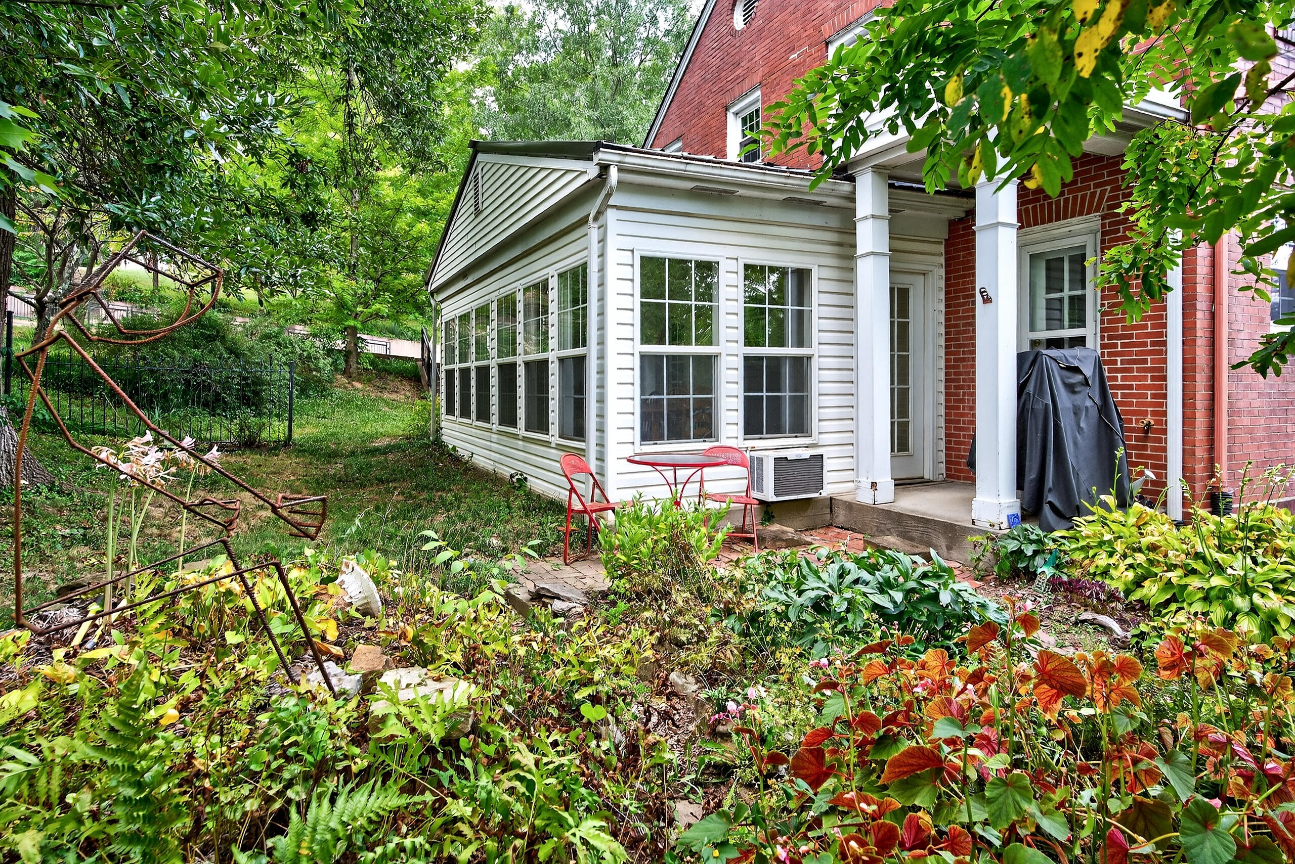 Berea, Kentucky 40403, United States, 4 Bedrooms Bedrooms, ,4 BathroomsBathrooms,Residential,Active,195762